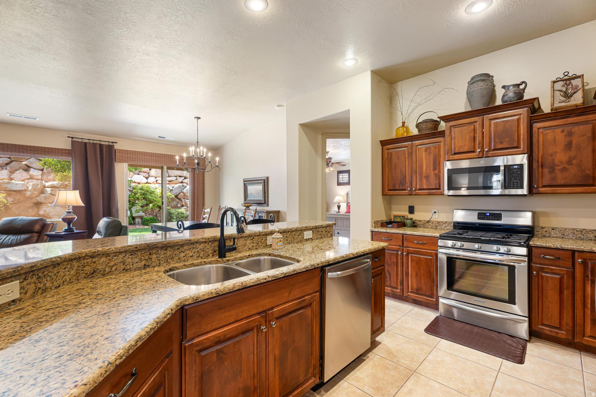 PRIMROSE POINTE 1 - Residential