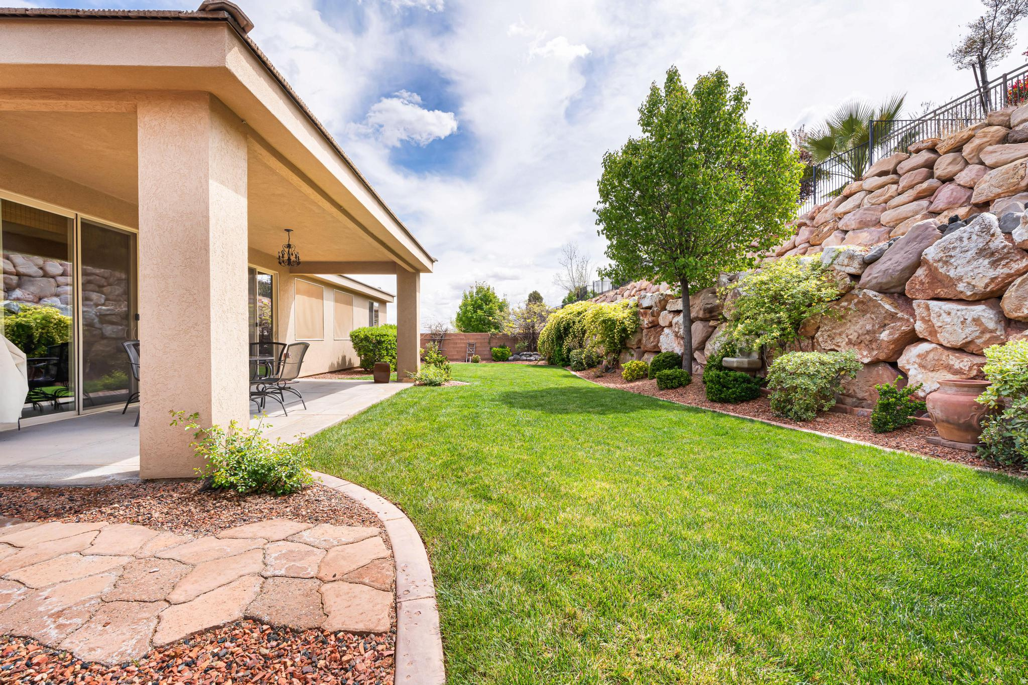 PRIMROSE POINTE 1 - Residential