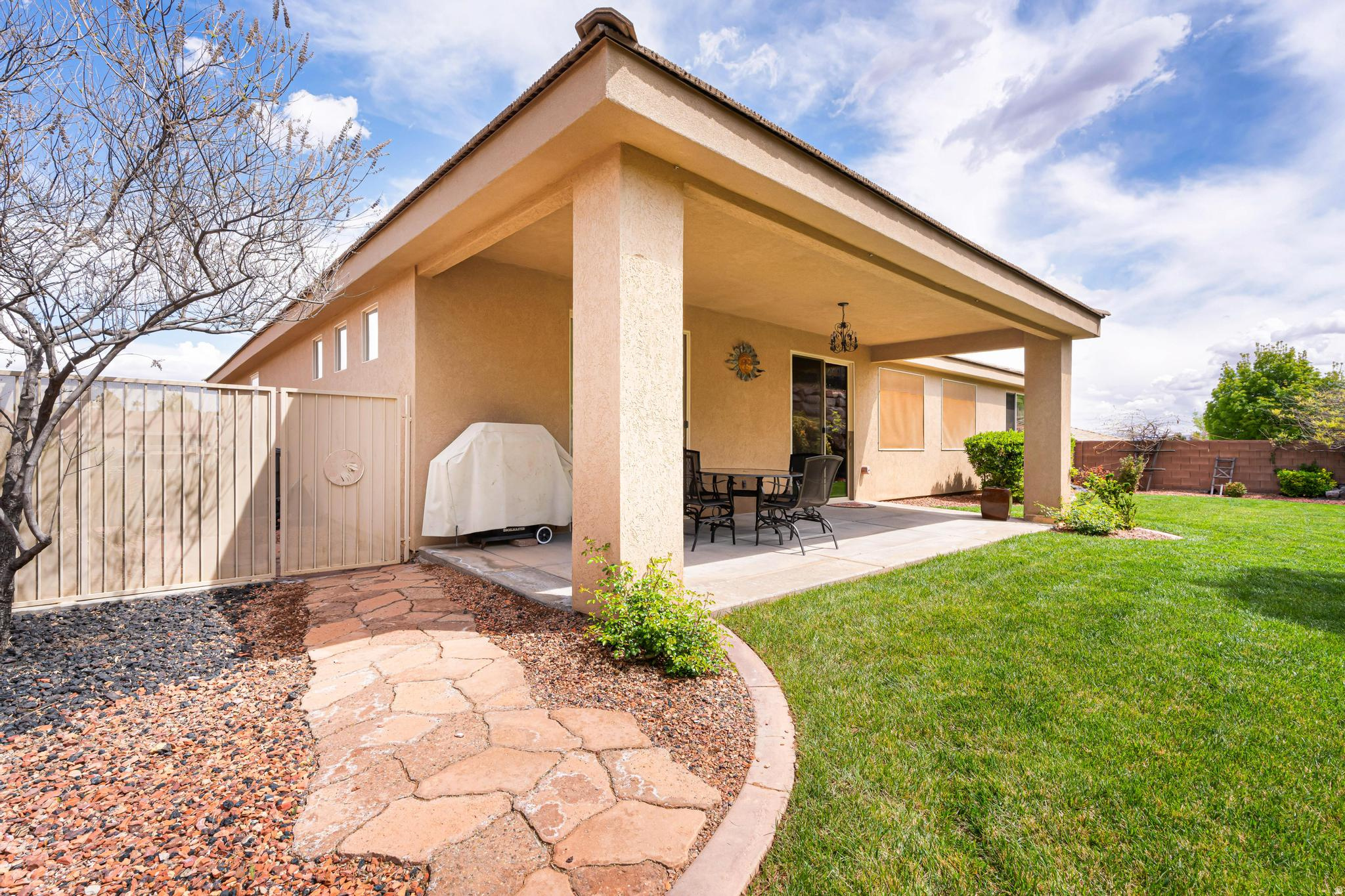 PRIMROSE POINTE 1 - Residential