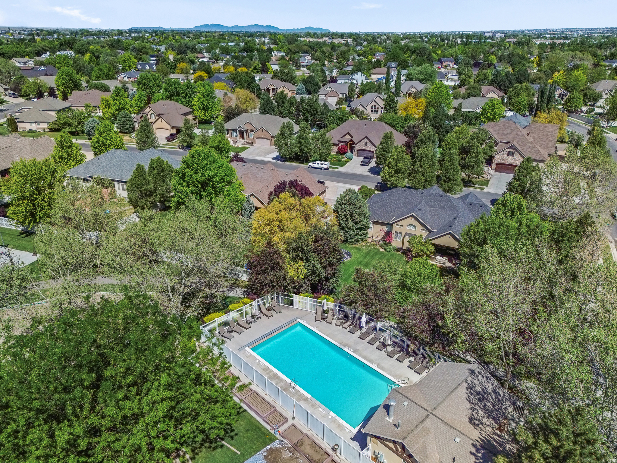 QUAIL HOLLOW - Residential