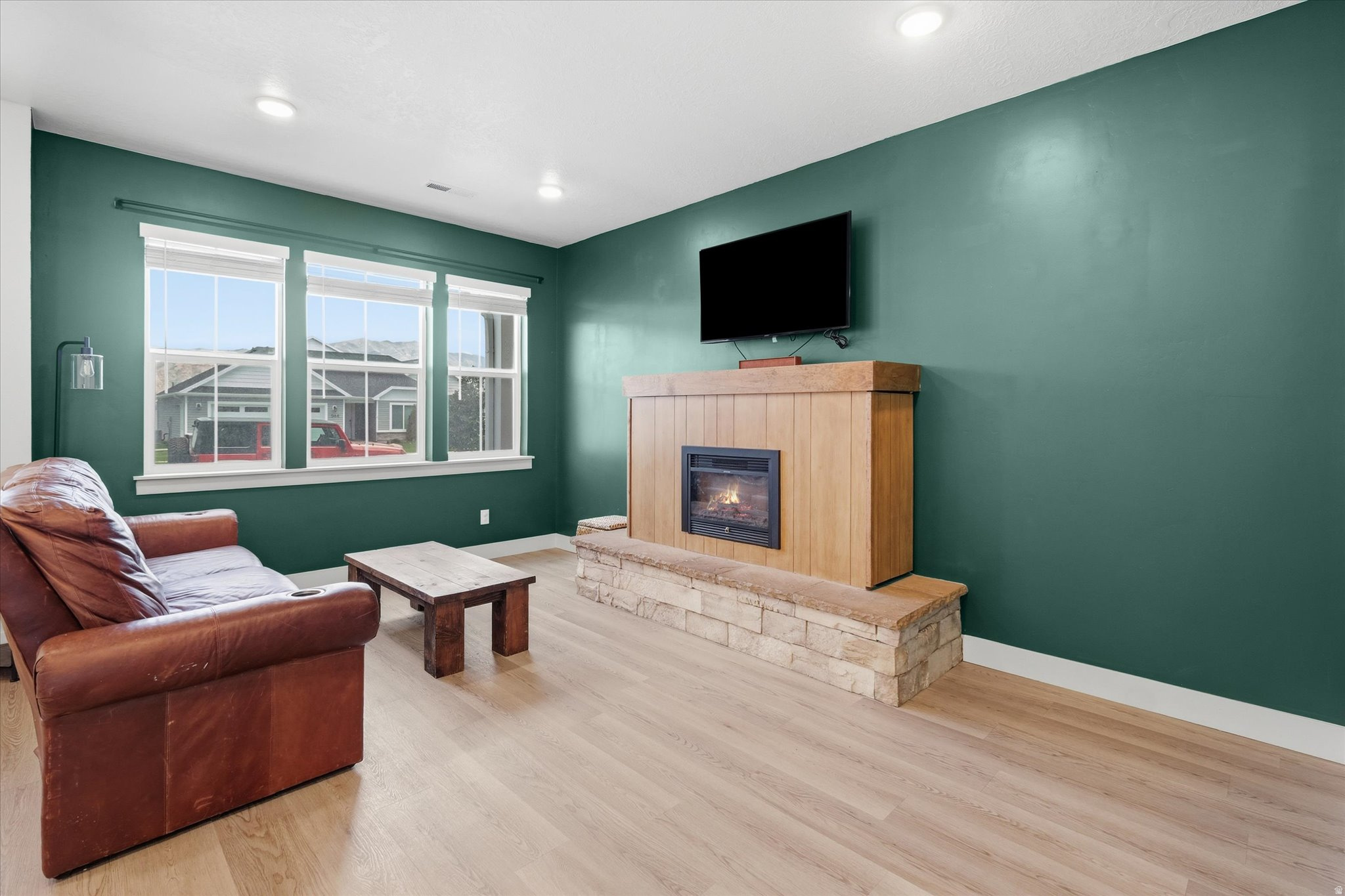 **OFFERING $5,000 IN CLOSING COSTS WITH A FULL PRICE OFFER**  Unlike many nearby townhomes, this home features several tasteful upgrades that add character and value. Fresh interior paint and a new kitchen backsplash provides a clean, move-in-ready feel. The fireplace serves as a beautiful focal point and creates a welcoming atmosphere year-round. Combined with easy freeway access and proximity to local parks, this townhome offers an exceptional blend of location and upgraded finishes.
