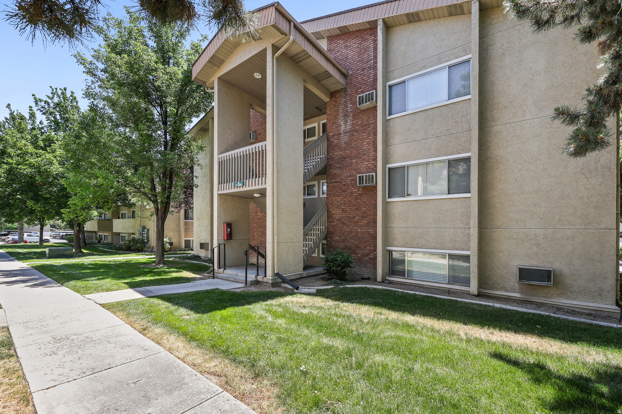 COUNTRY WOOD ESTATES CONDO - Residential