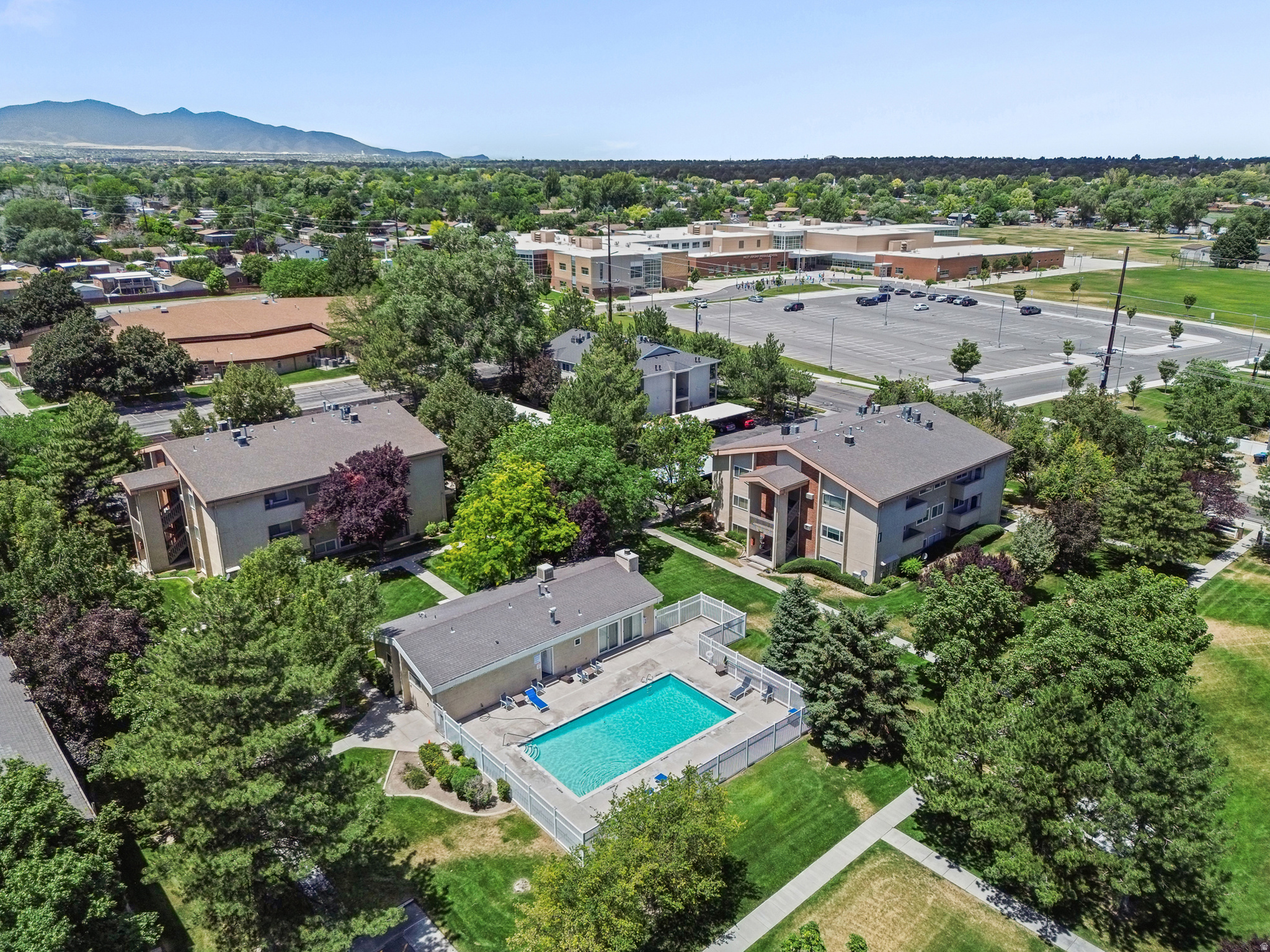 COUNTRY WOOD ESTATES CONDO - Residential