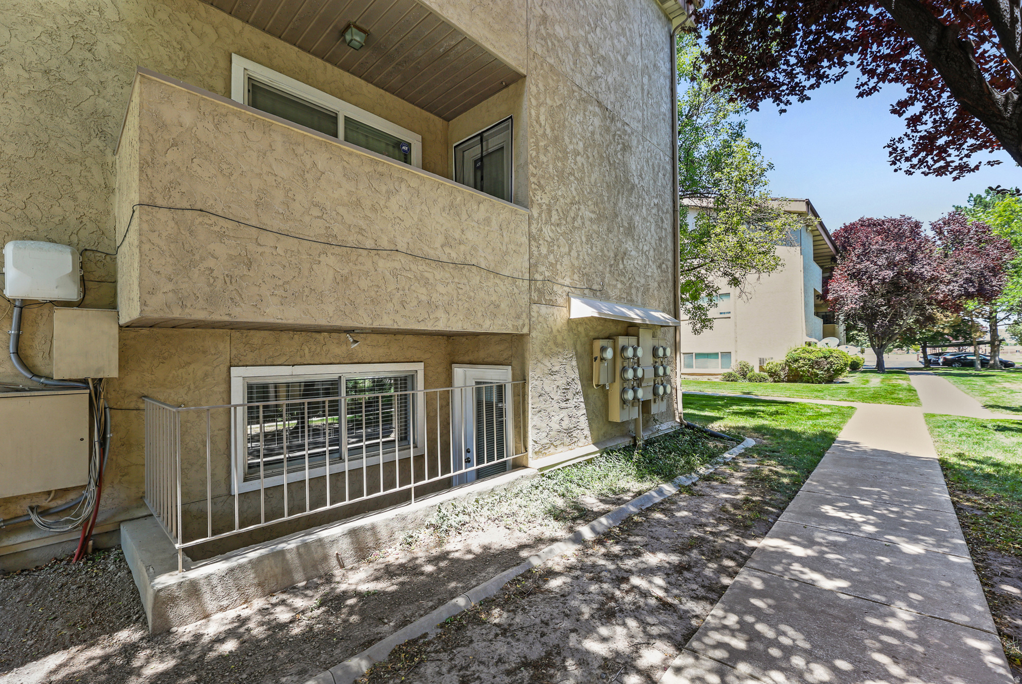 COUNTRY WOOD ESTATES CONDO - Residential
