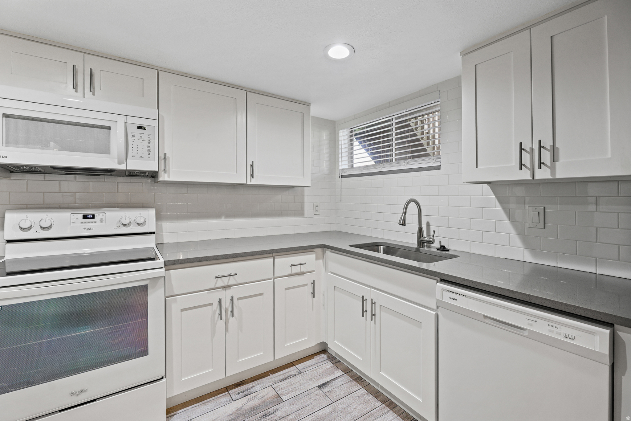 COUNTRY WOOD ESTATES CONDO - Residential