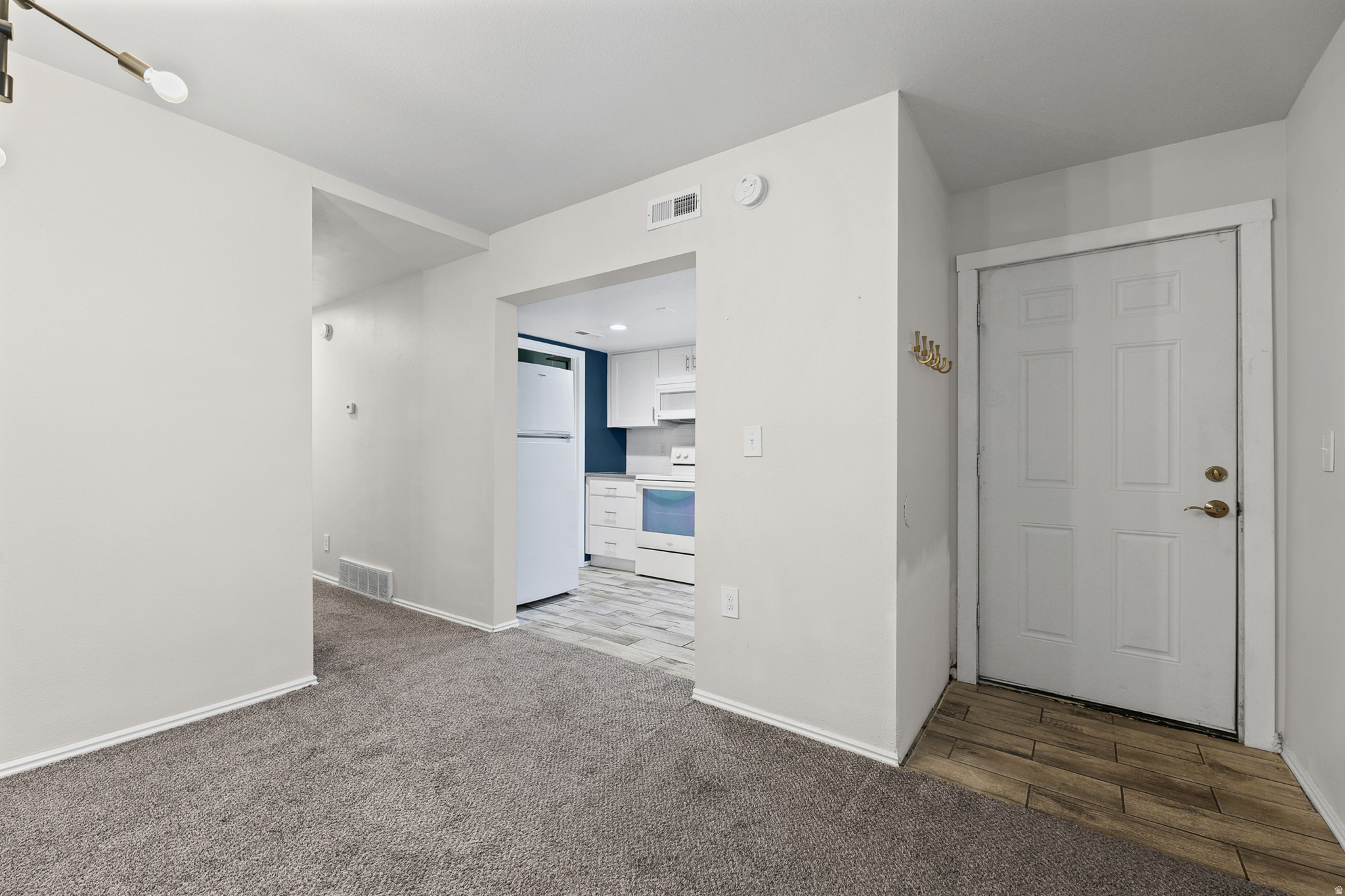 COUNTRY WOOD ESTATES CONDO - Residential