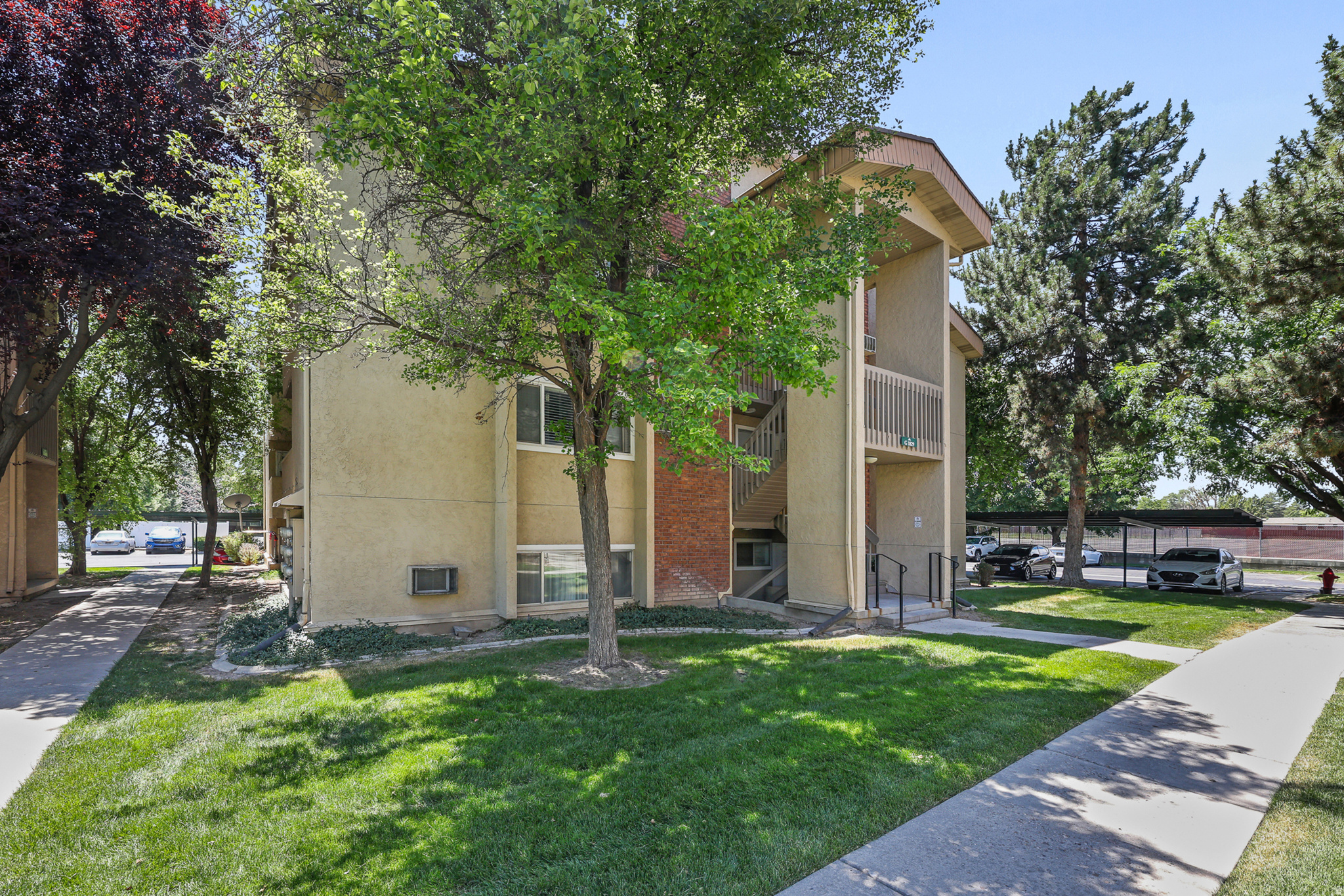 Great main floor condo located in convenient area near schools, shopping, commute. Baths and kitchen remodeled in 2019! Community has pool, clubhouse, gym room, playground, lots of green space and trees. You'll love the cozy space, ease of access and surrounding community. Clean, updated and ready to go!