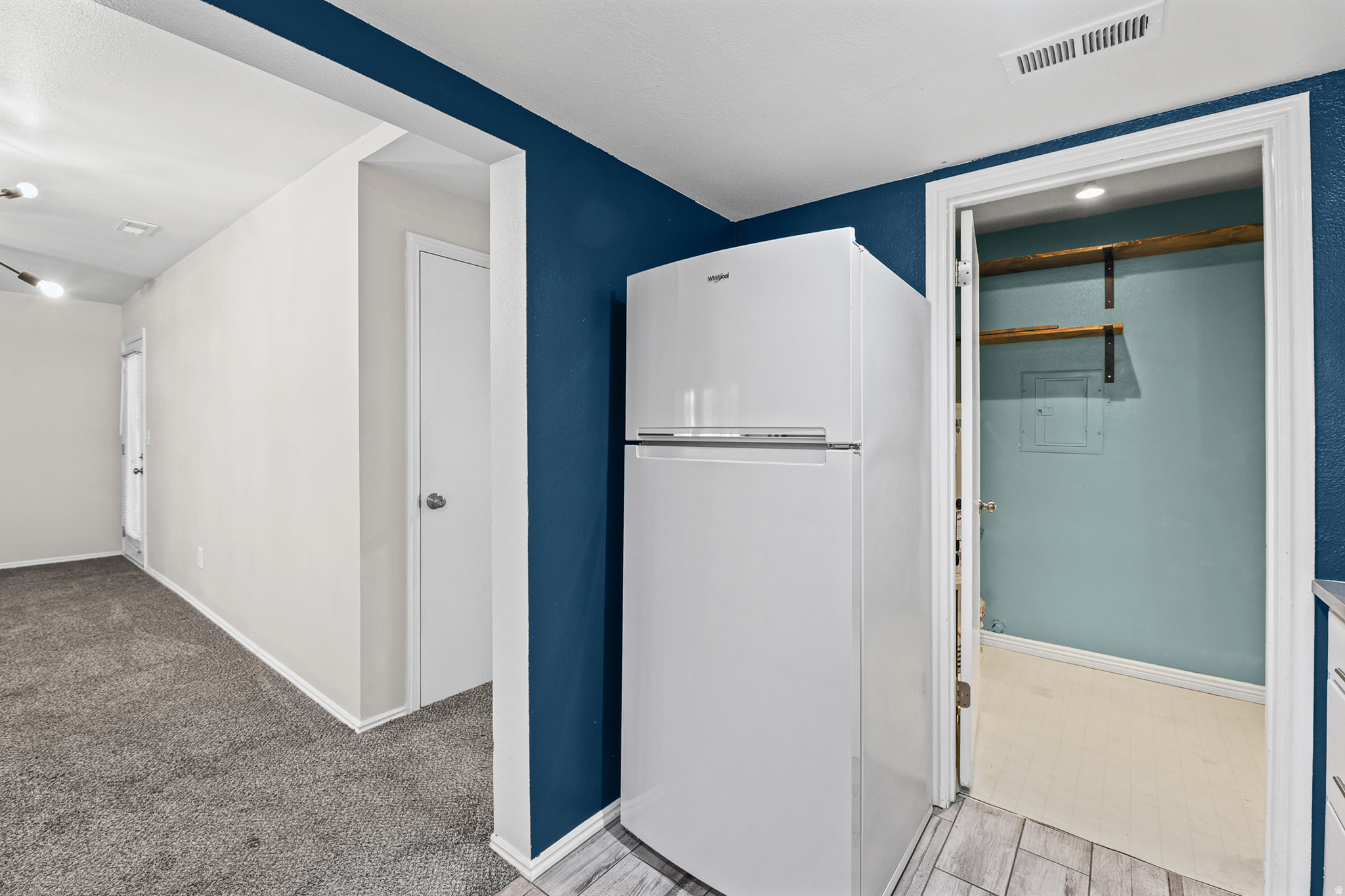 COUNTRY WOOD ESTATES CONDO - Residential