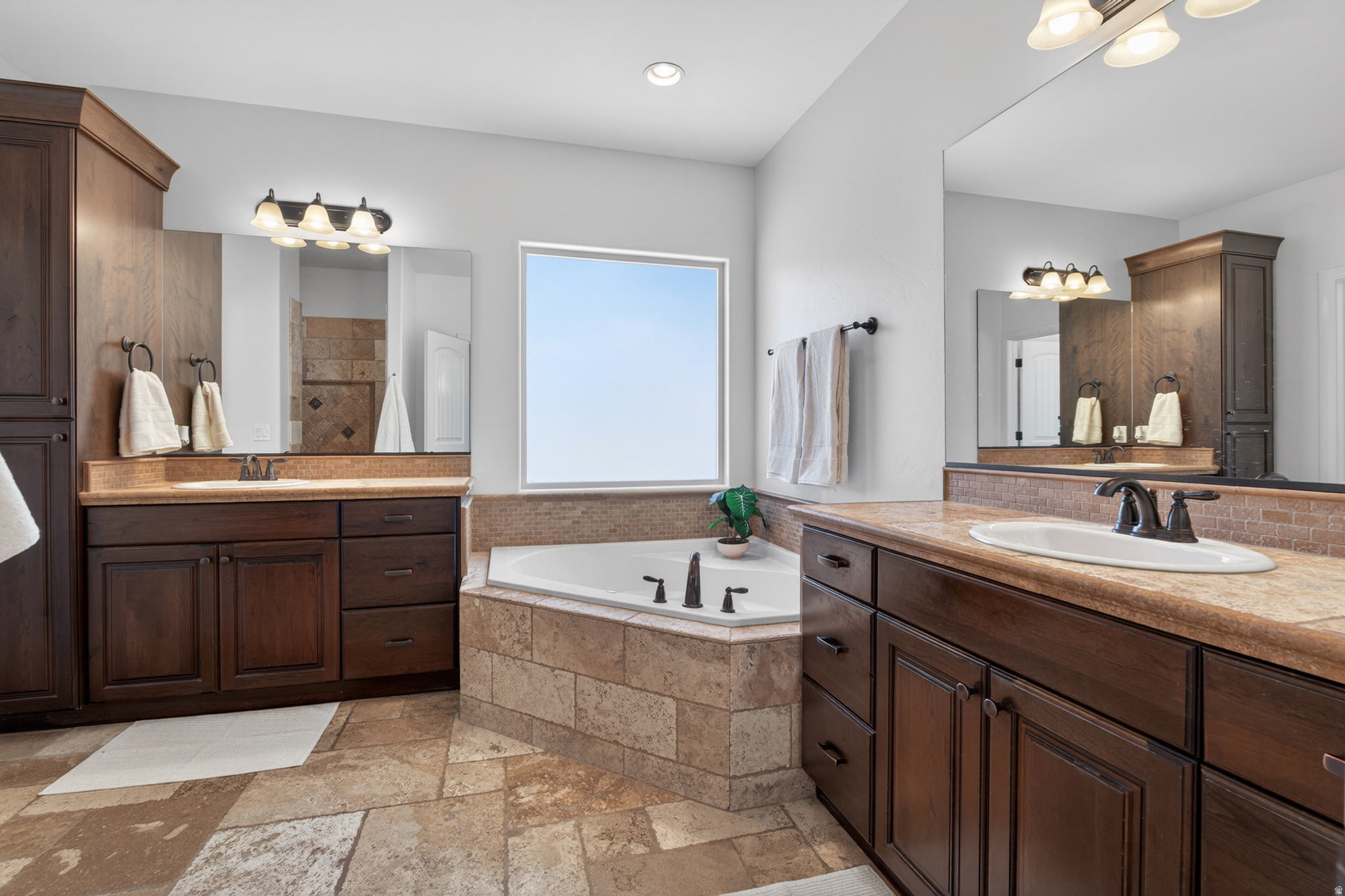 BRIDLE GATE ESTATES - Residential