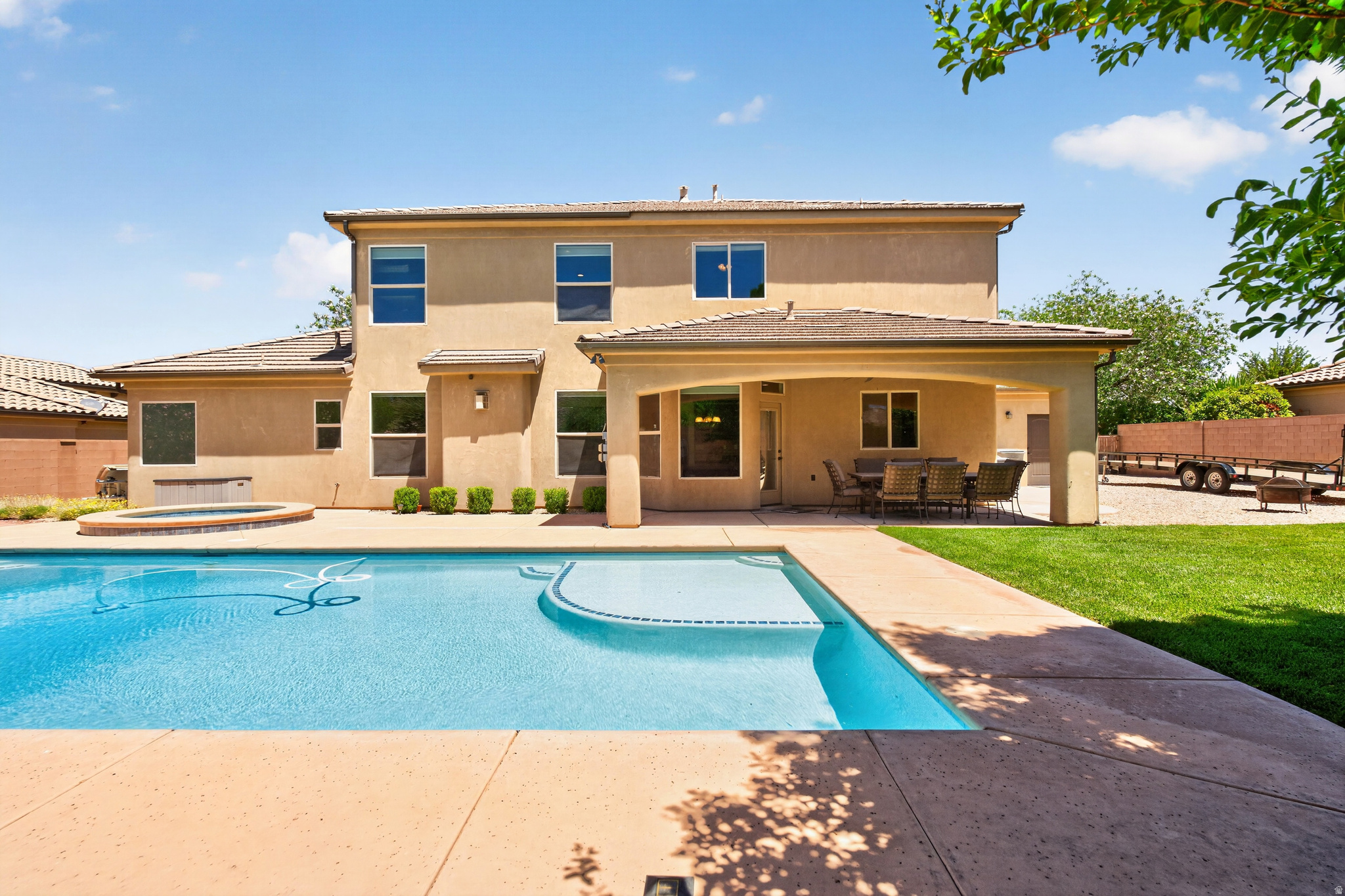 BRIDLE GATE ESTATES - Residential