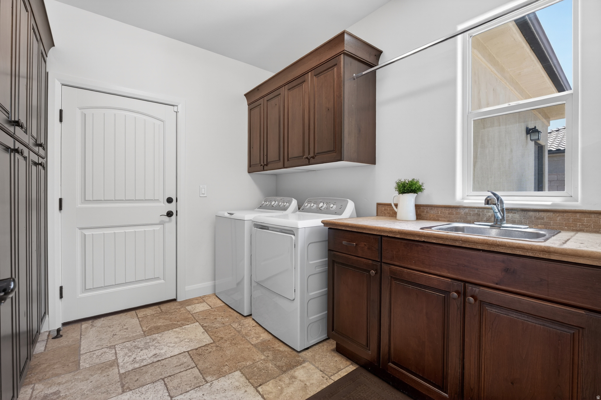 BRIDLE GATE ESTATES - Residential