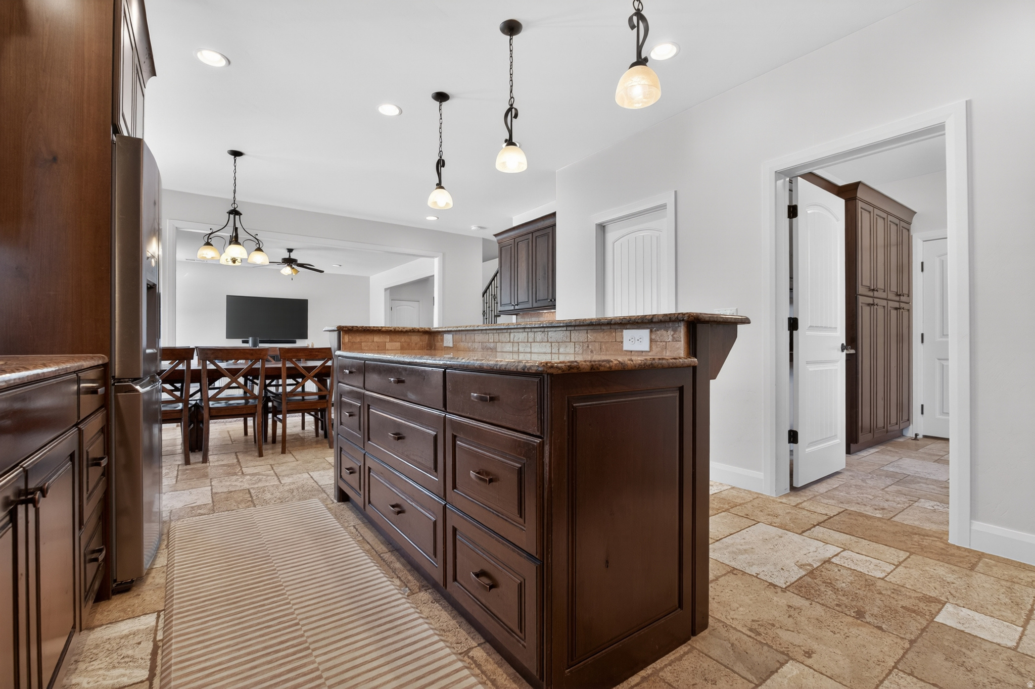 BRIDLE GATE ESTATES - Residential
