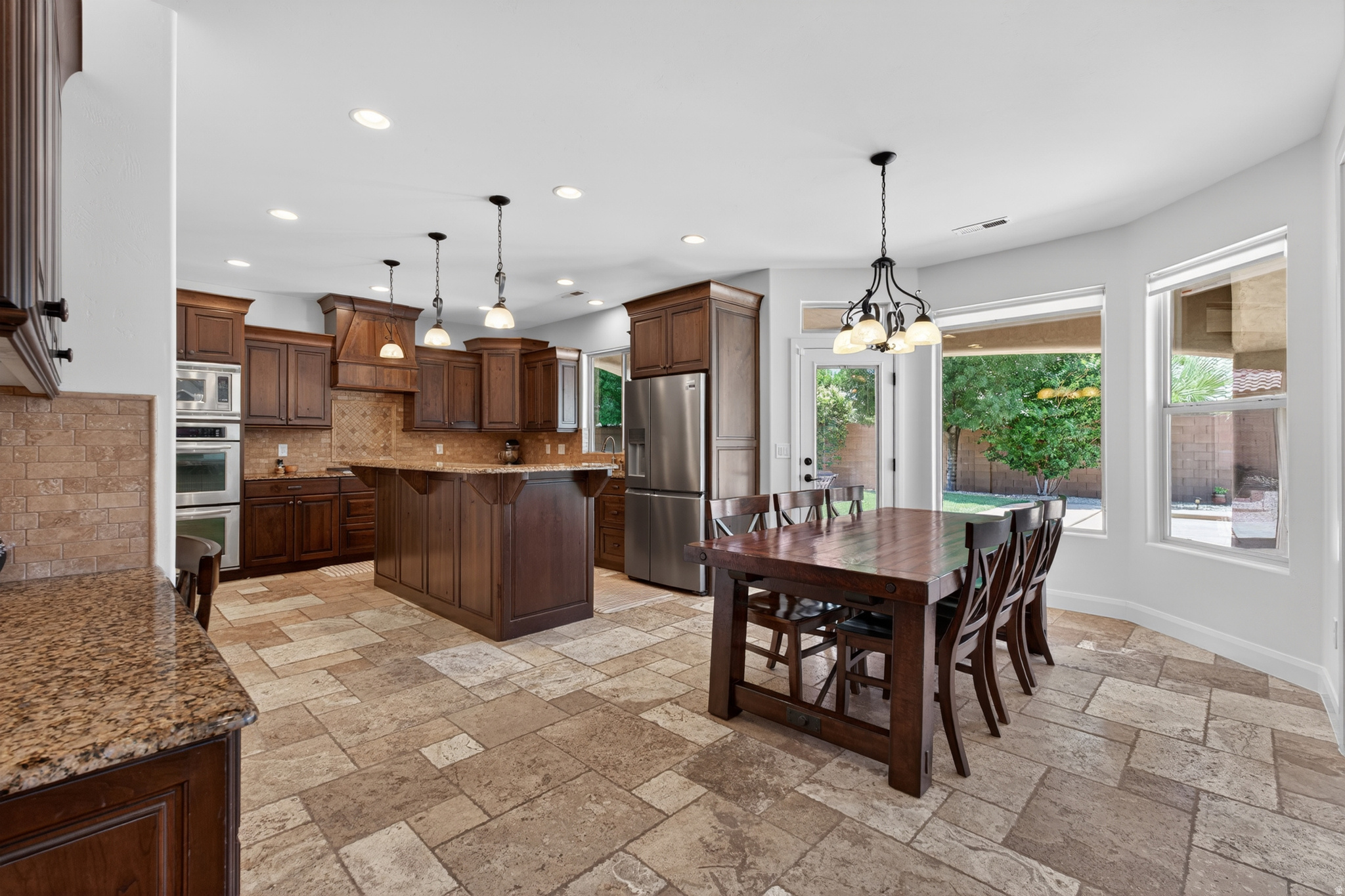 BRIDLE GATE ESTATES - Residential