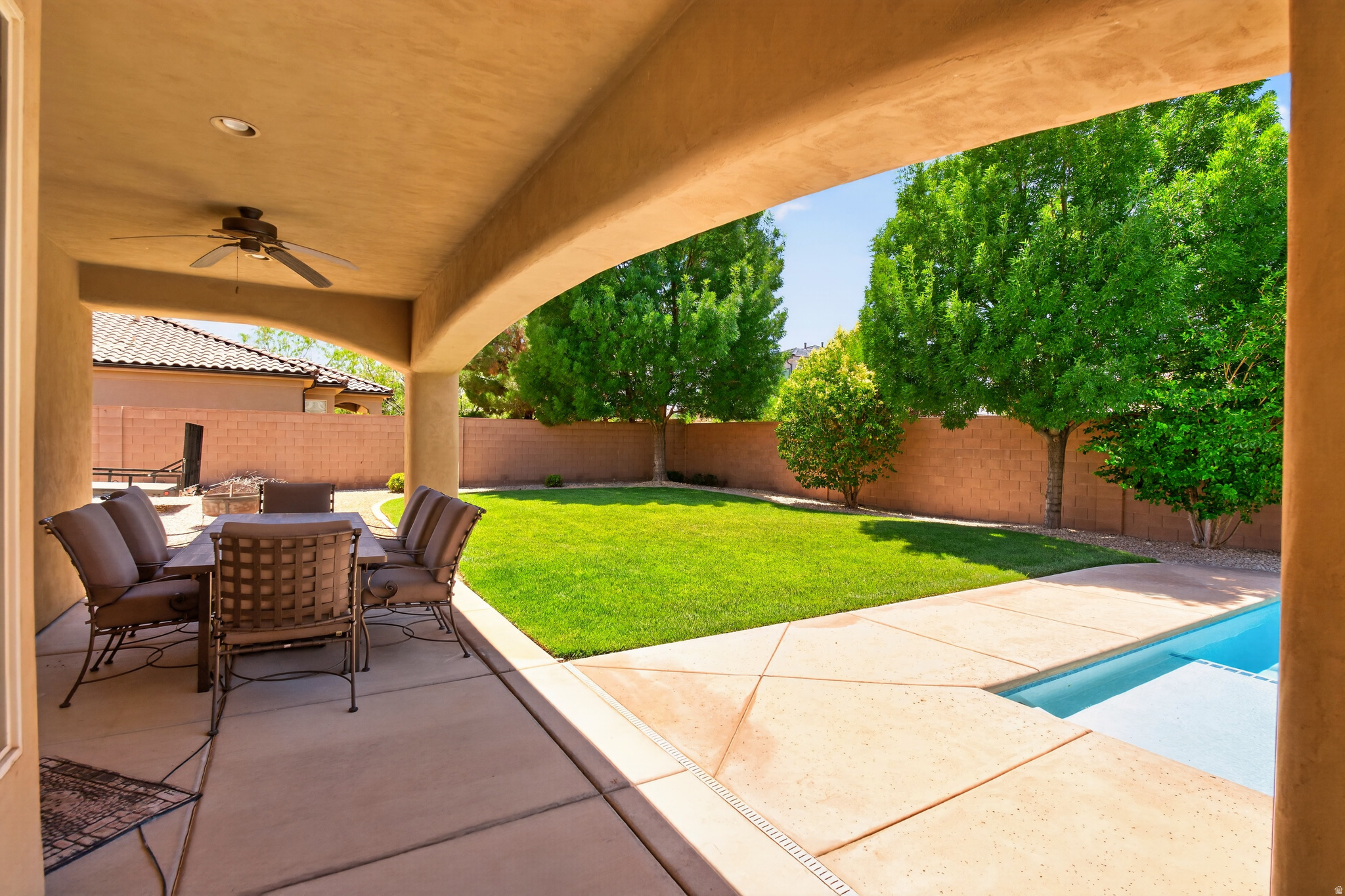 BRIDLE GATE ESTATES - Residential