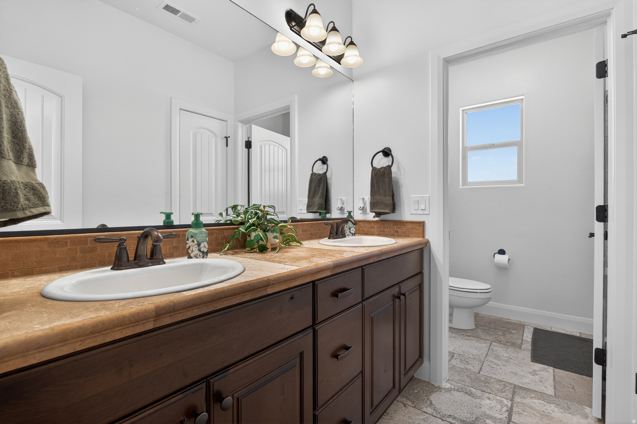 BRIDLE GATE ESTATES - Residential