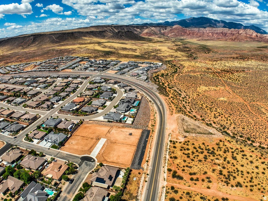 MUSTANG PASS - Land