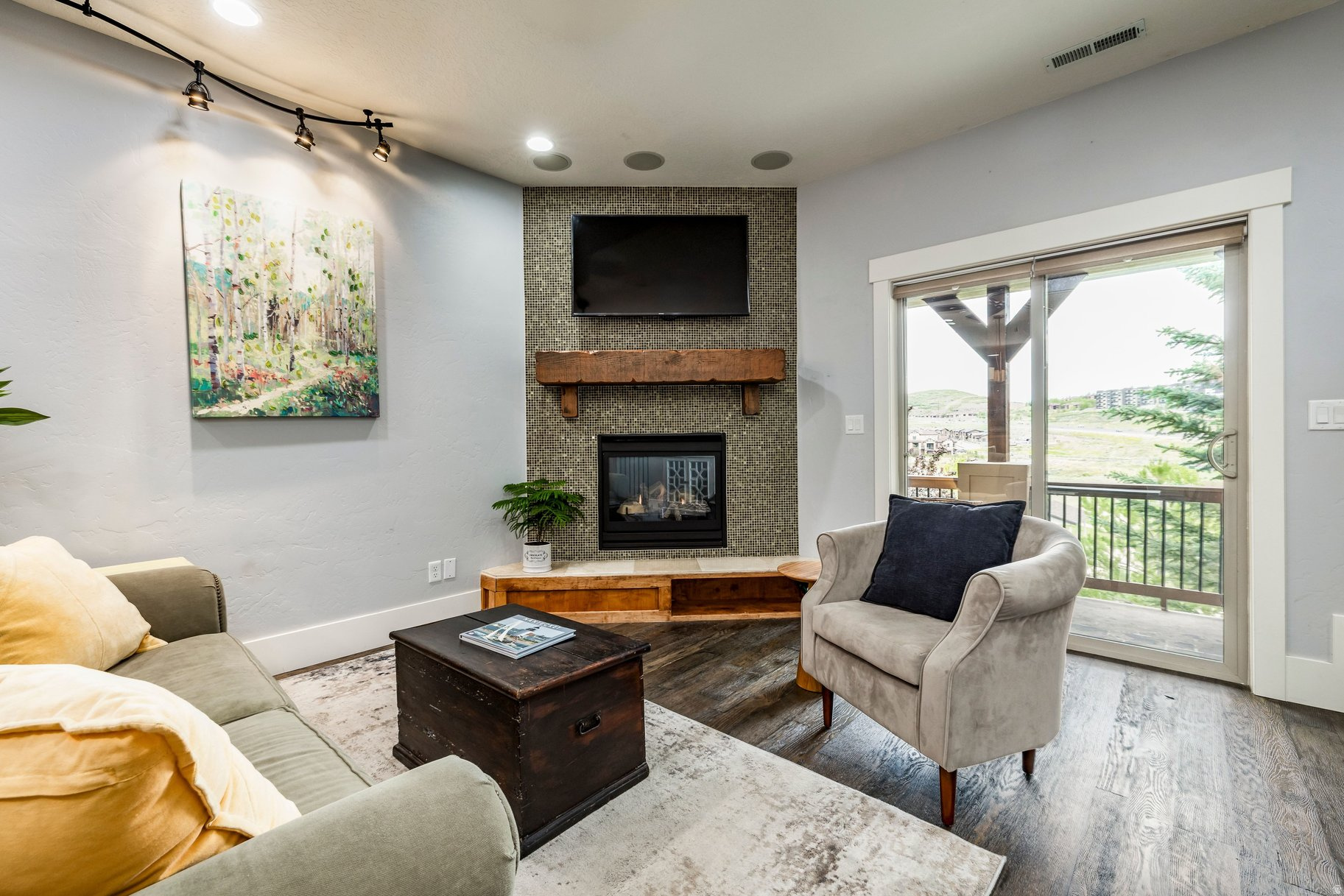 PARK'S EDGE - Residential