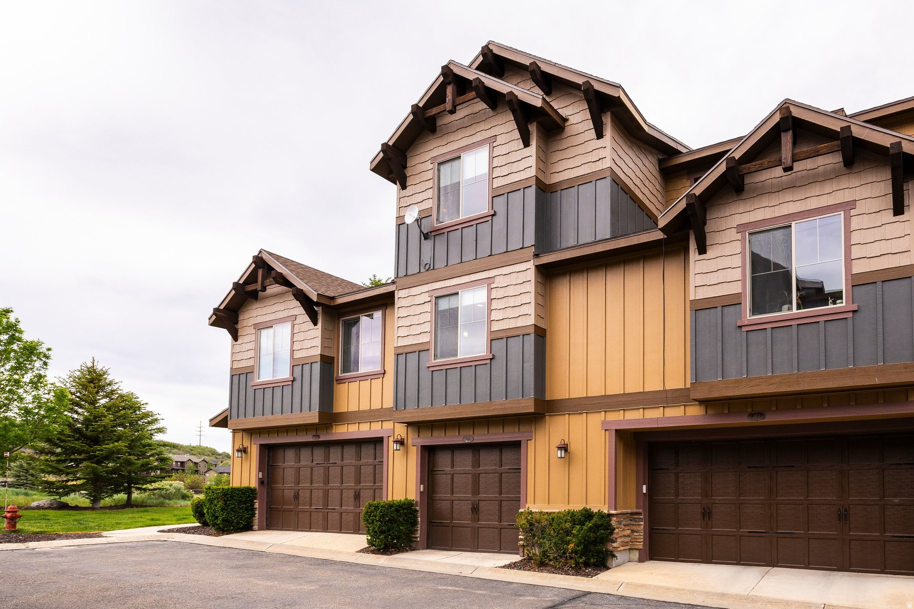 PARK'S EDGE - Residential