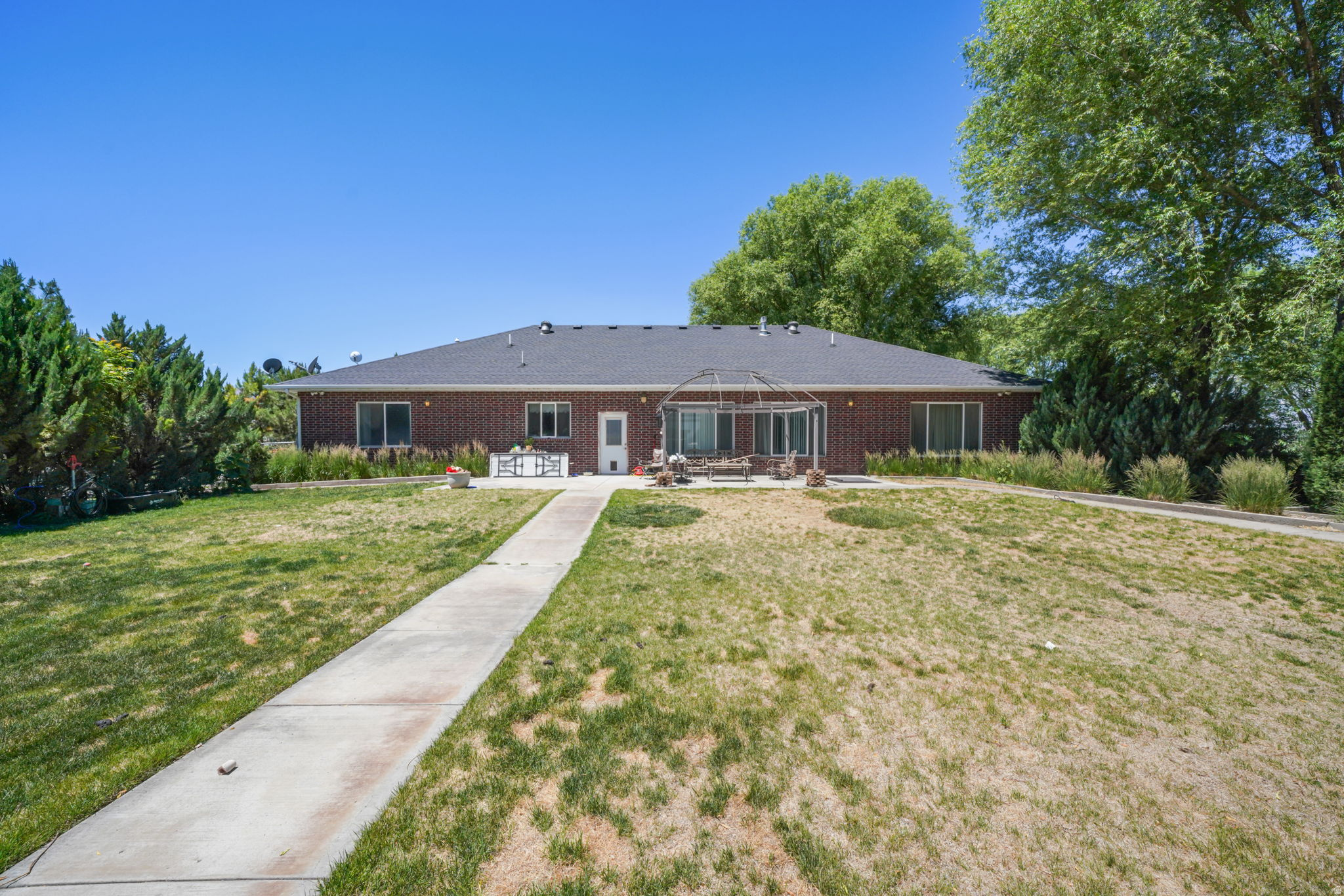 CARAS ACRES - Residential