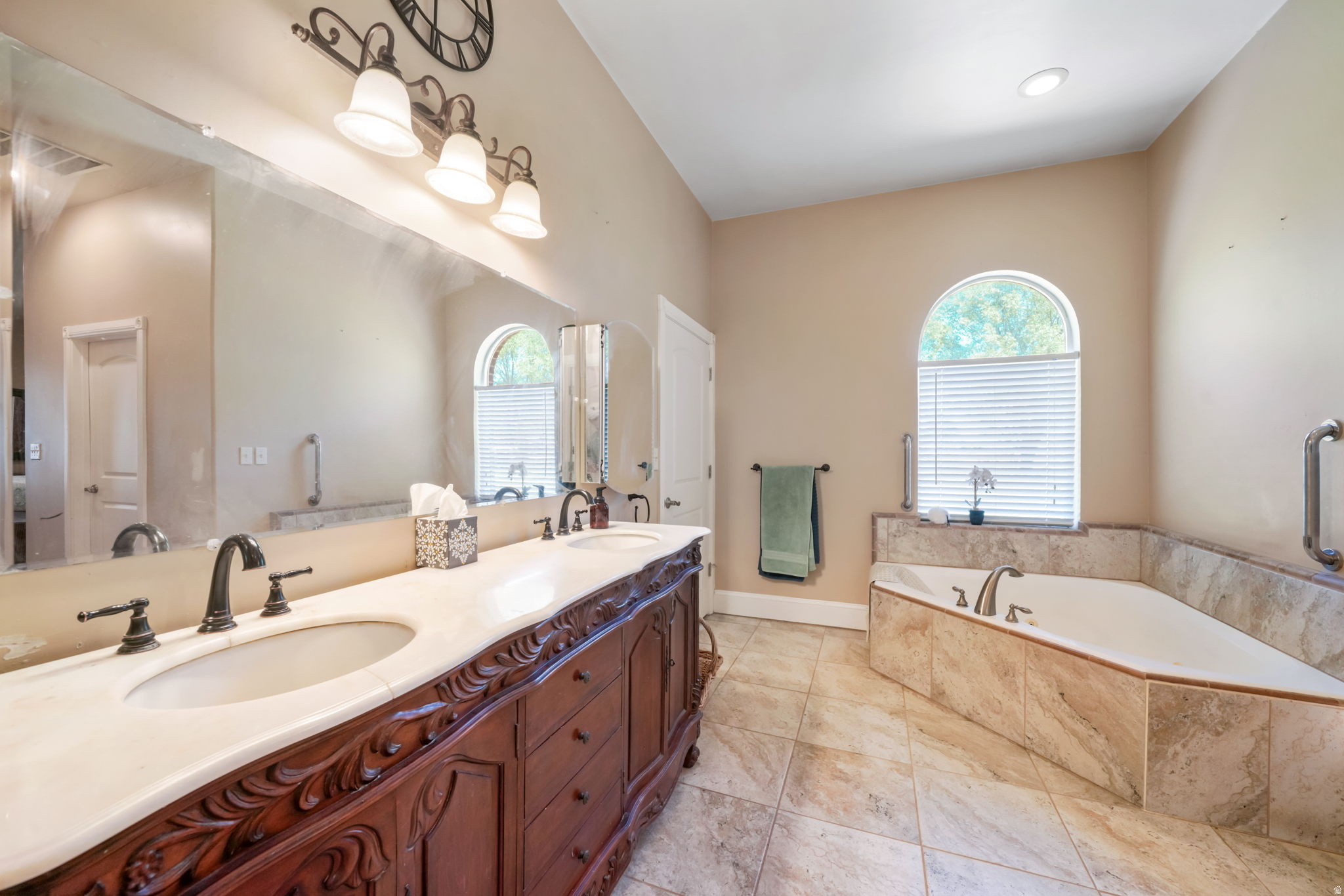CARAS ACRES - Residential