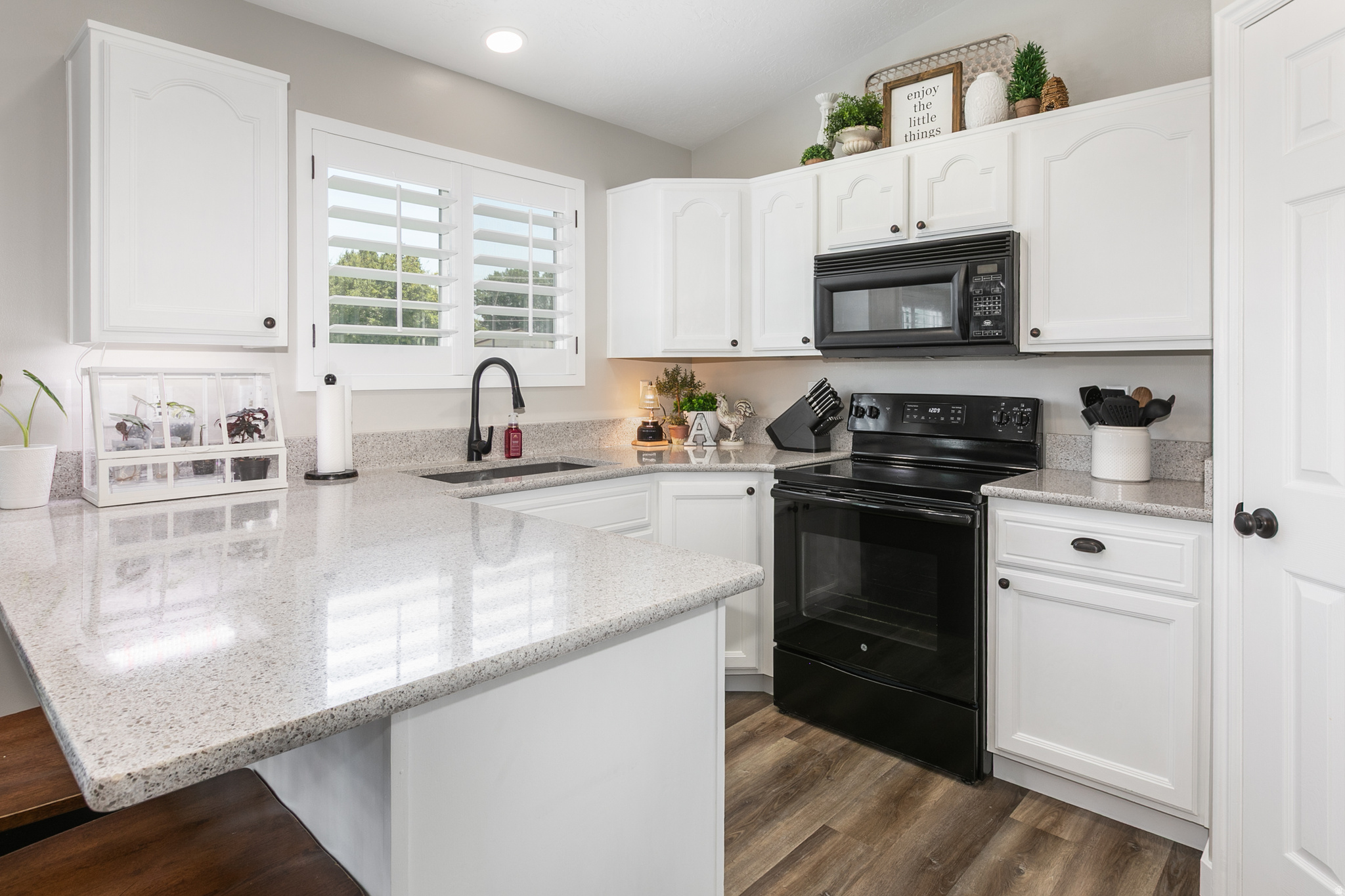 MIDLAND MEADOWS - Residential