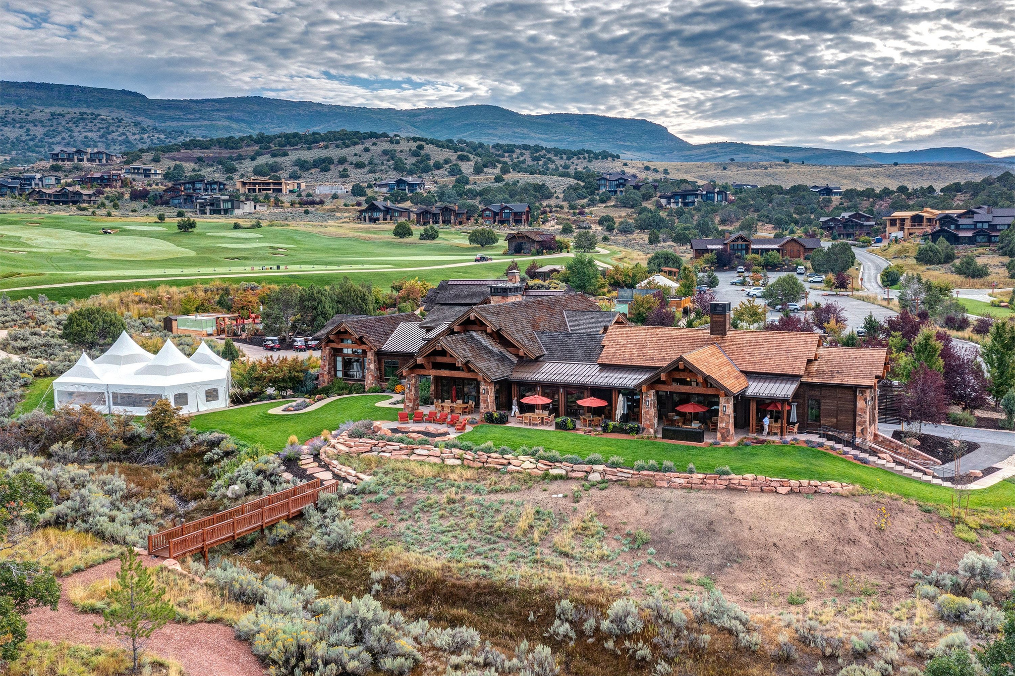 RED LEDGES - Land