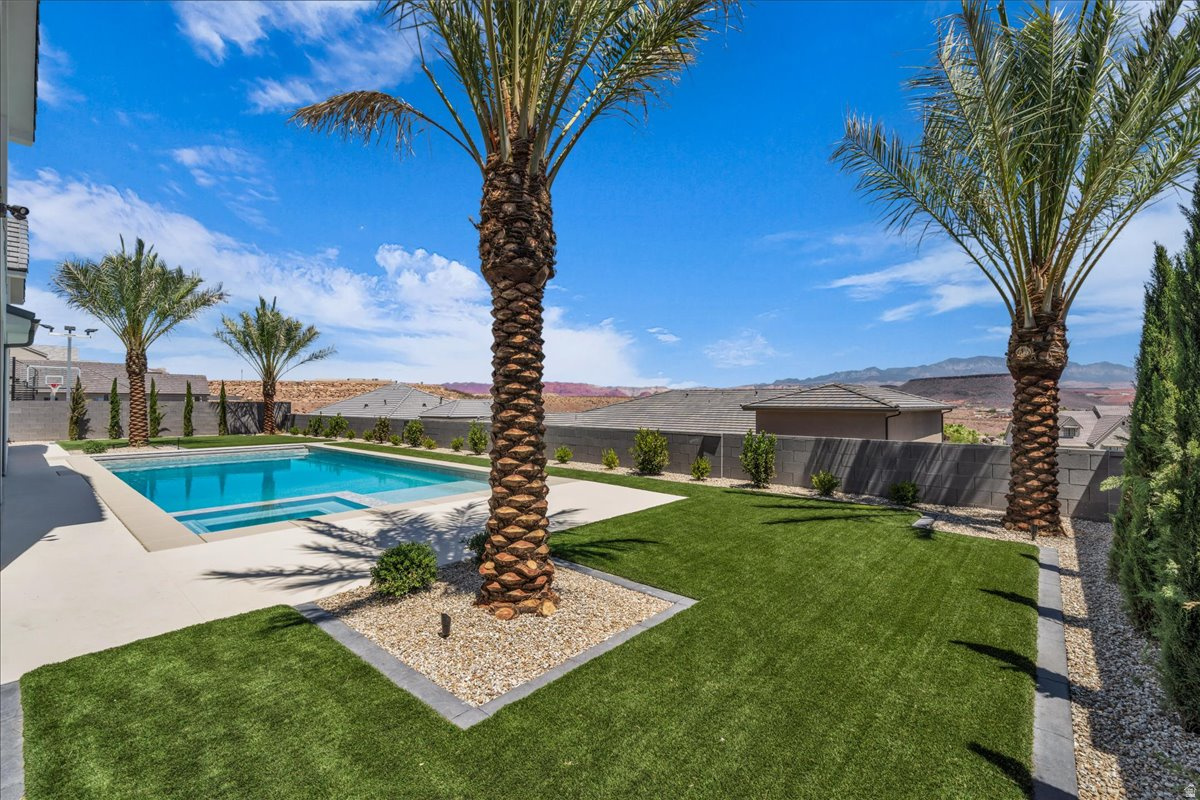 TONAQUINT COVE - Residential