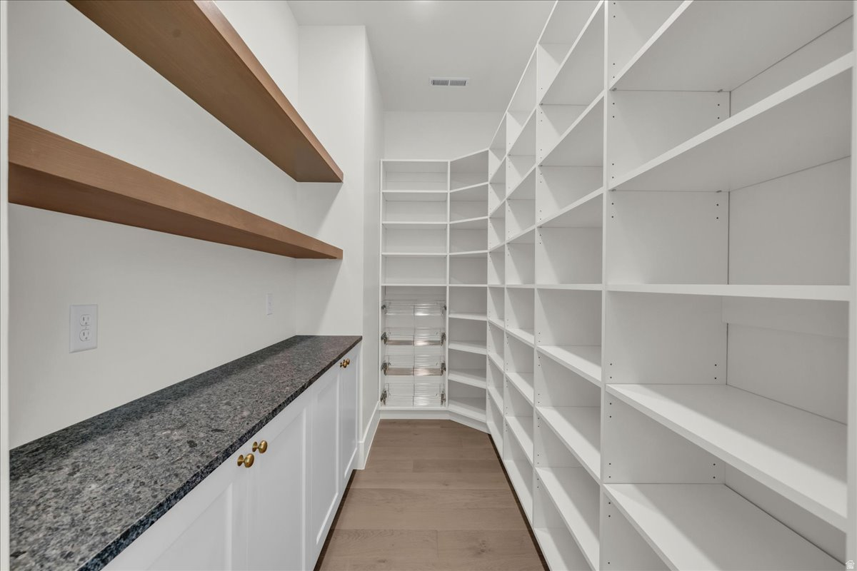 TONAQUINT COVE - Residential