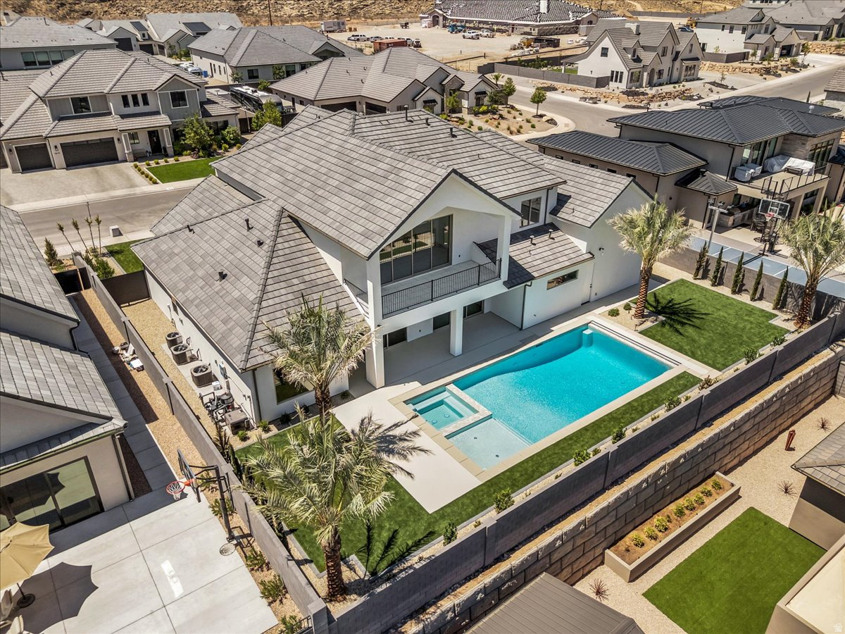 TONAQUINT COVE - Residential