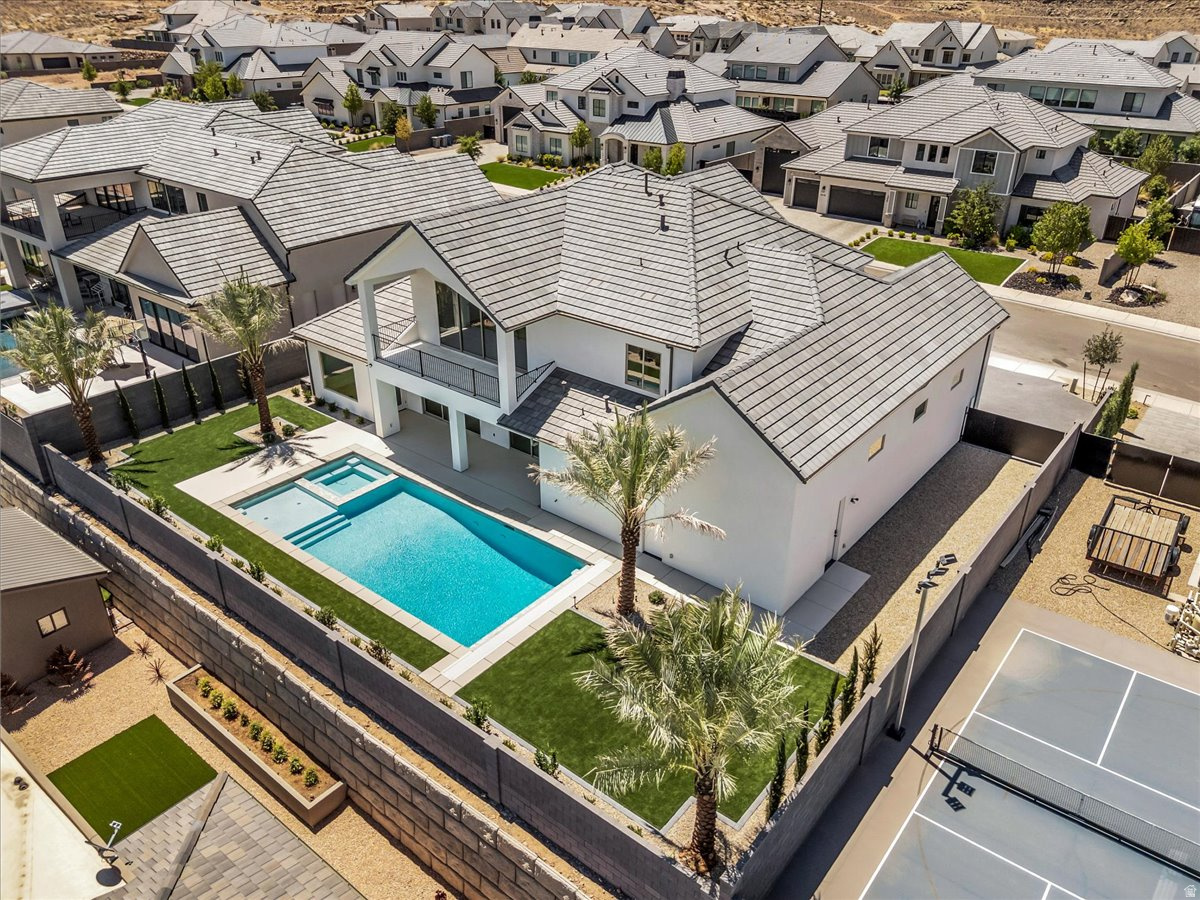 TONAQUINT COVE - Residential