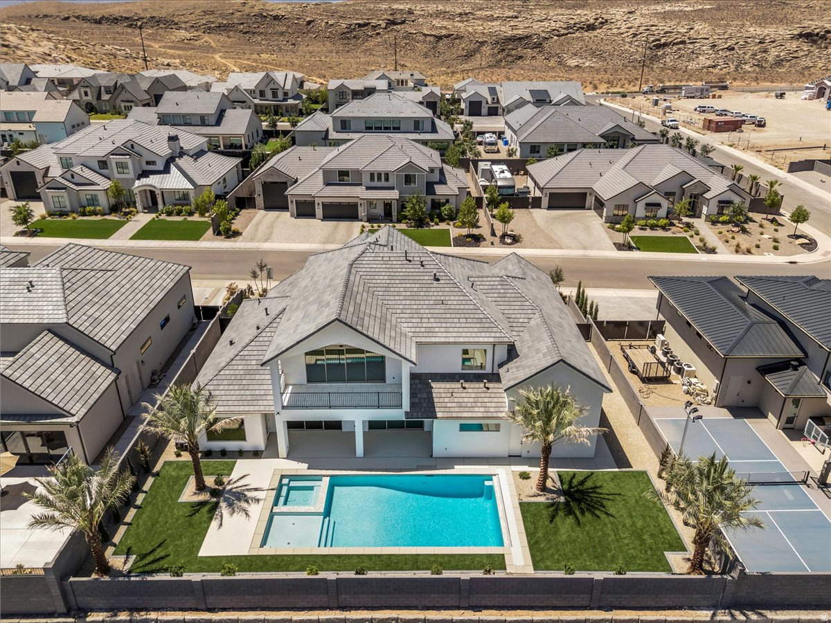 TONAQUINT COVE - Residential