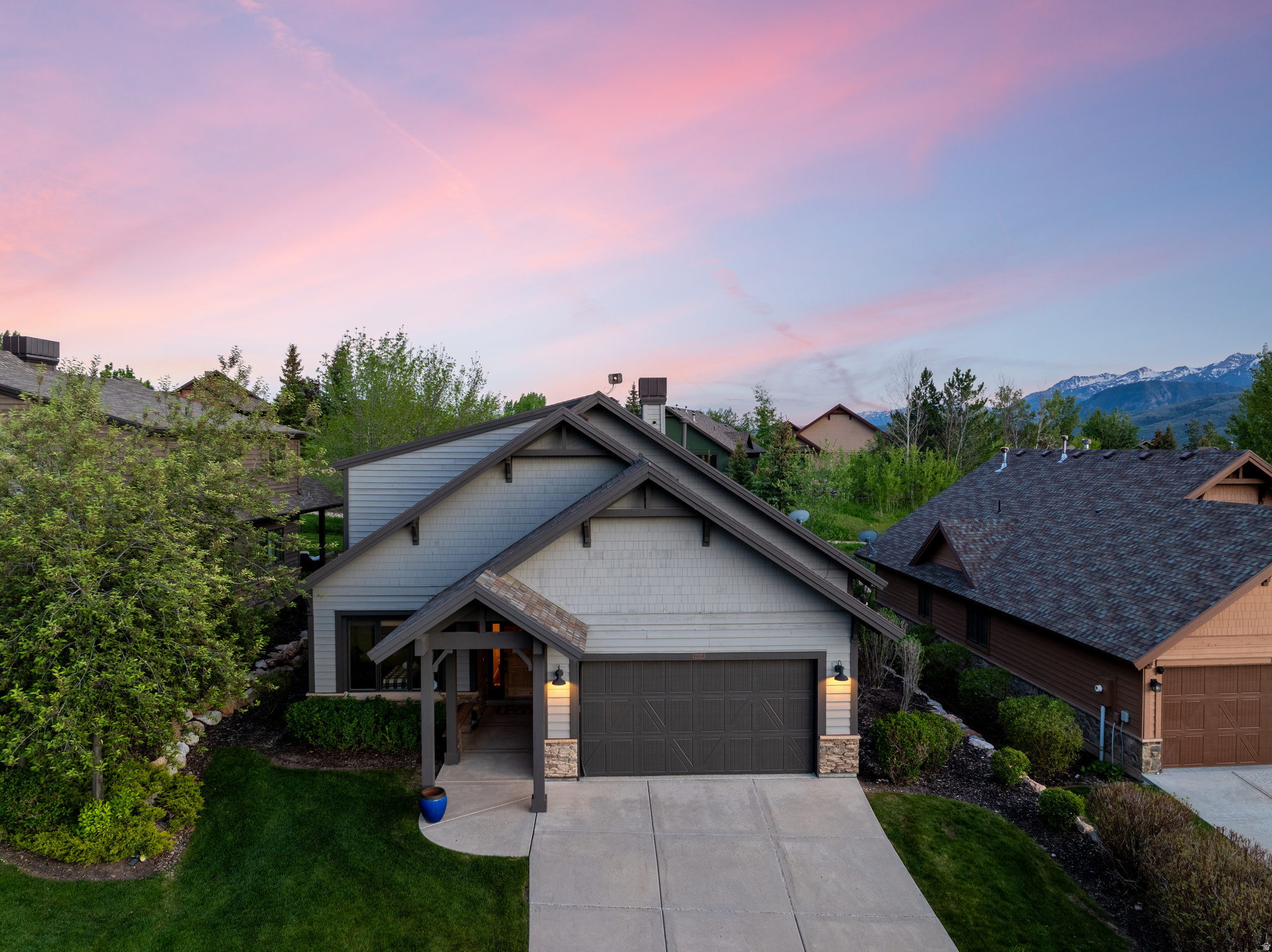 TRAPPERS RIDGE - Residential