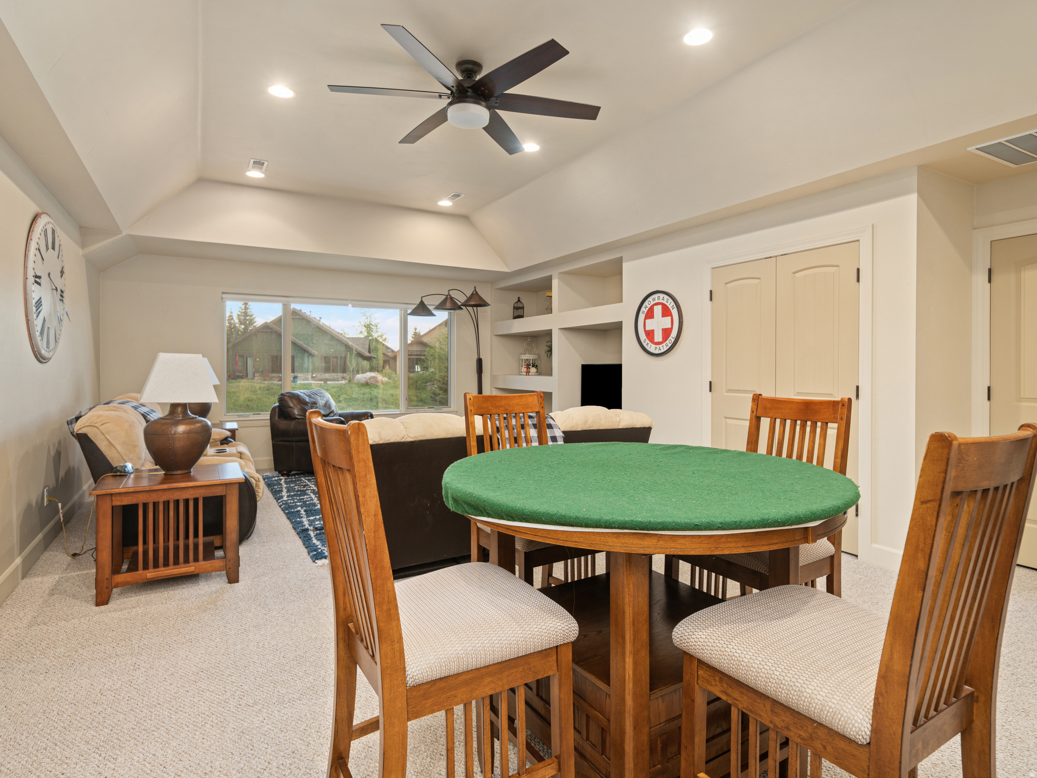 TRAPPERS RIDGE - Residential