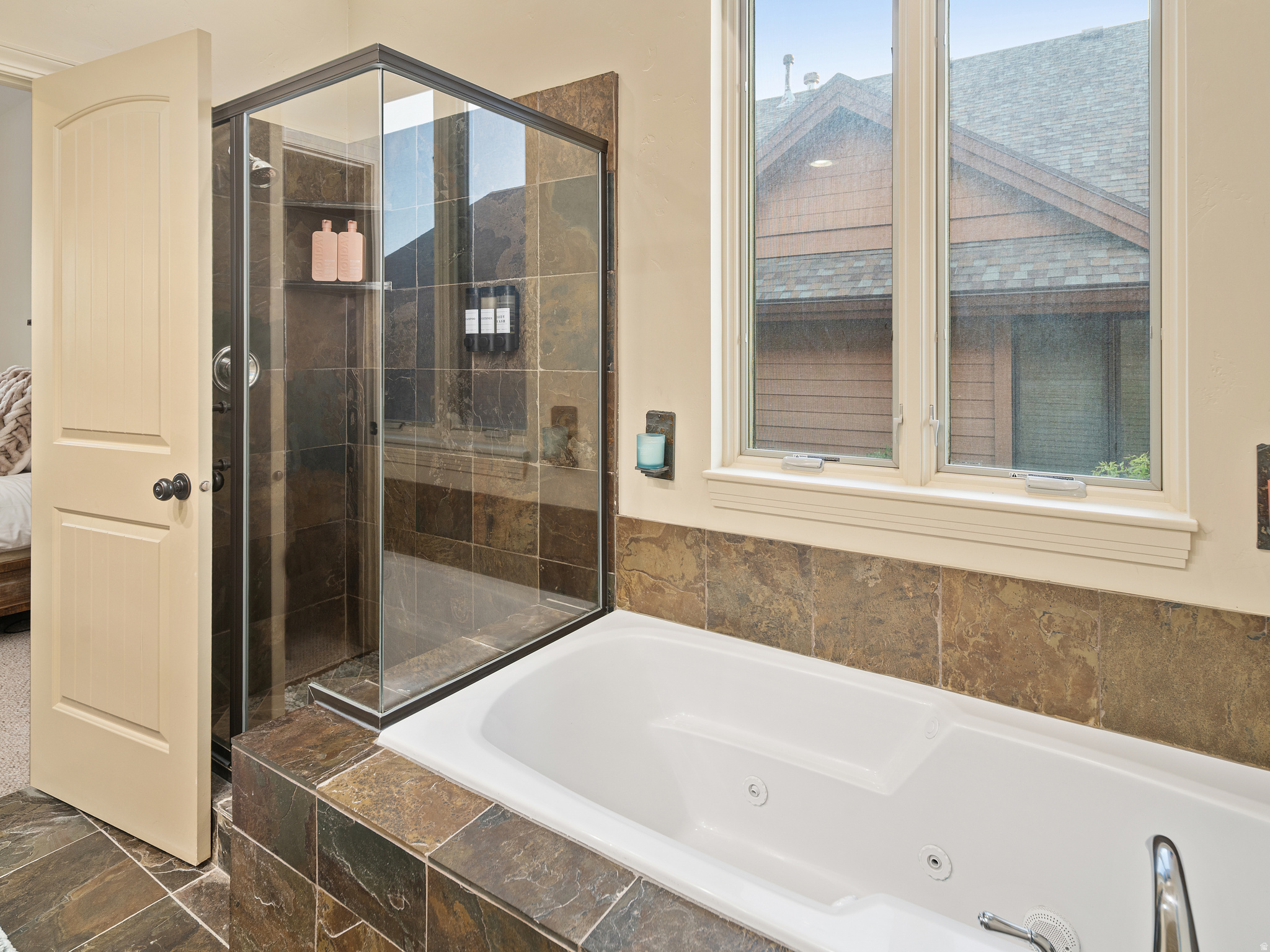 TRAPPERS RIDGE - Residential