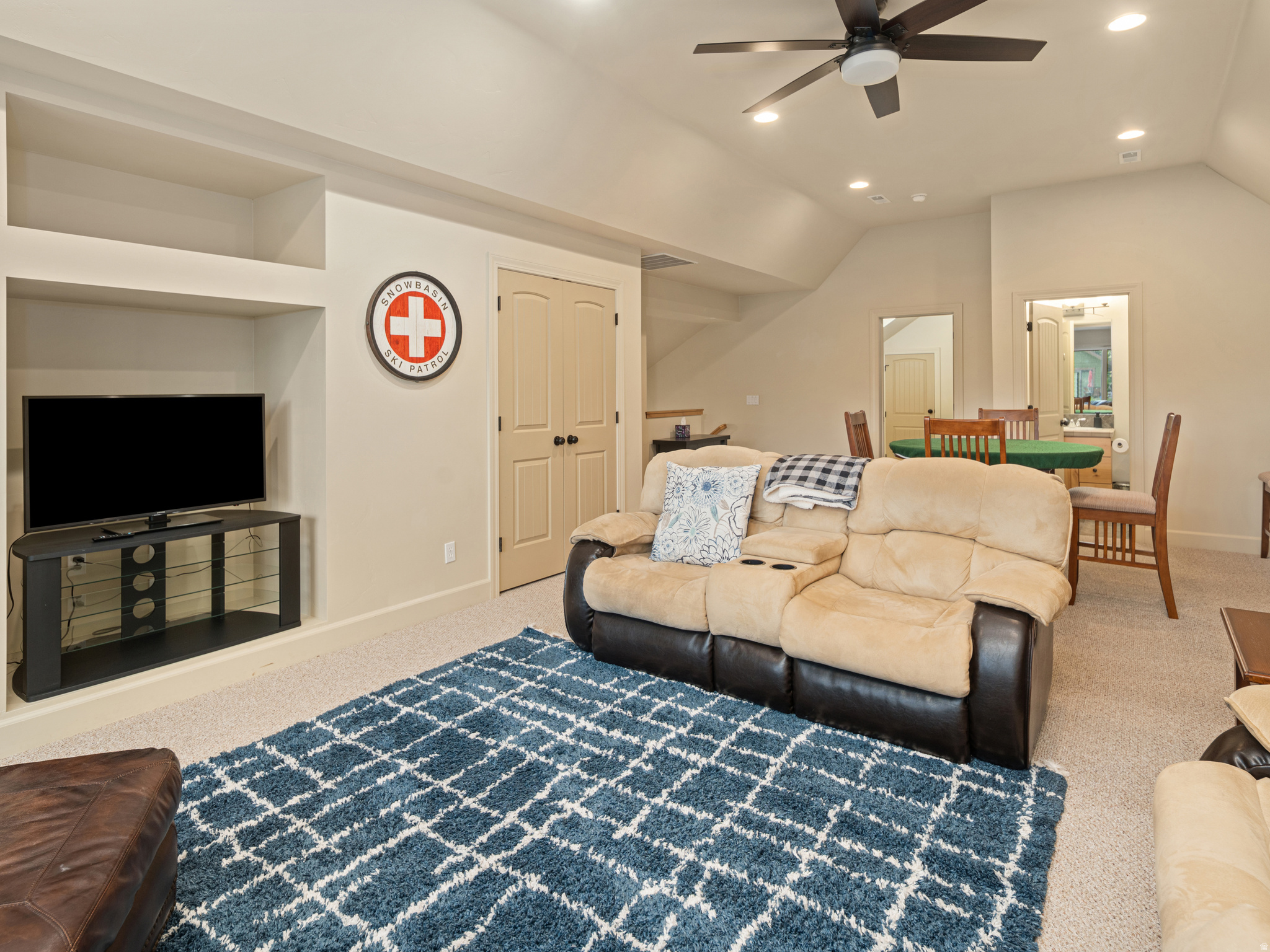 TRAPPERS RIDGE - Residential