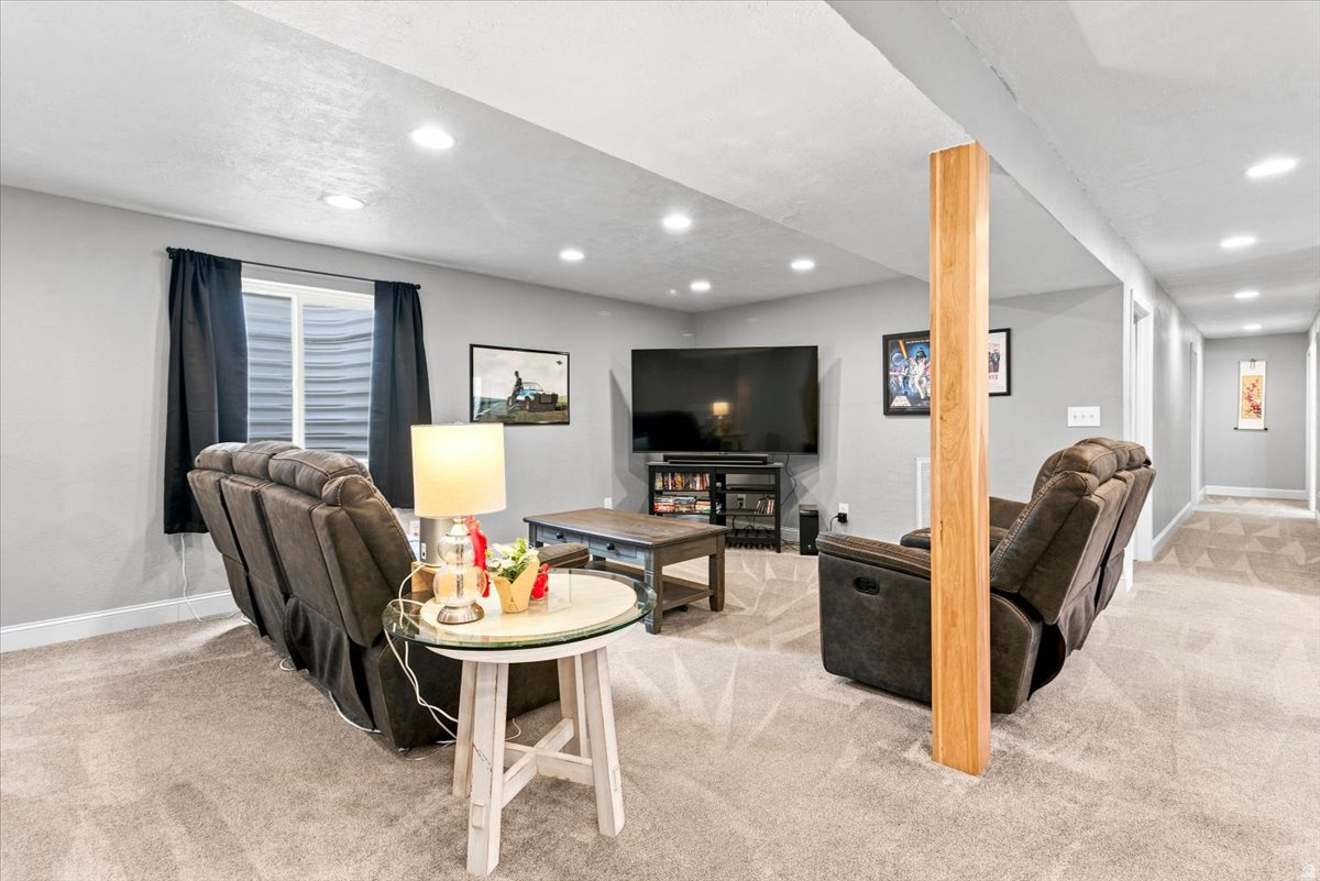 EAST POINTE ESTATES - Residential