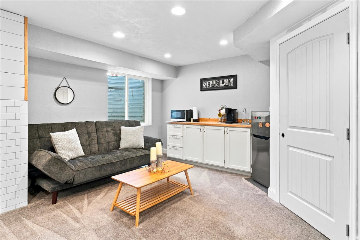 EAST POINTE ESTATES - Residential