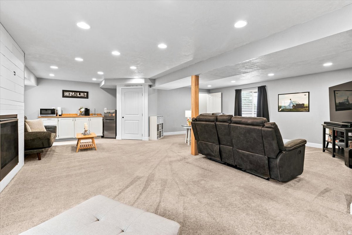 EAST POINTE ESTATES - Residential
