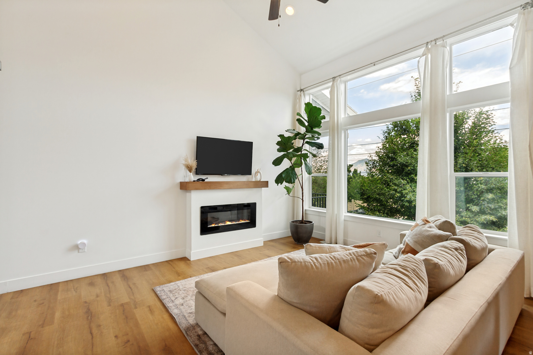 VILLAGES ON WINCHESTER - Residential