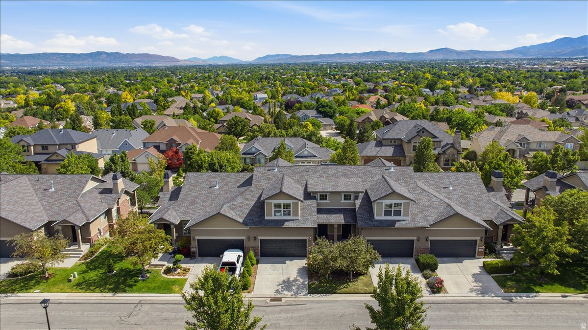 TOWNS AT IVORY HIGHLANDS - Residential