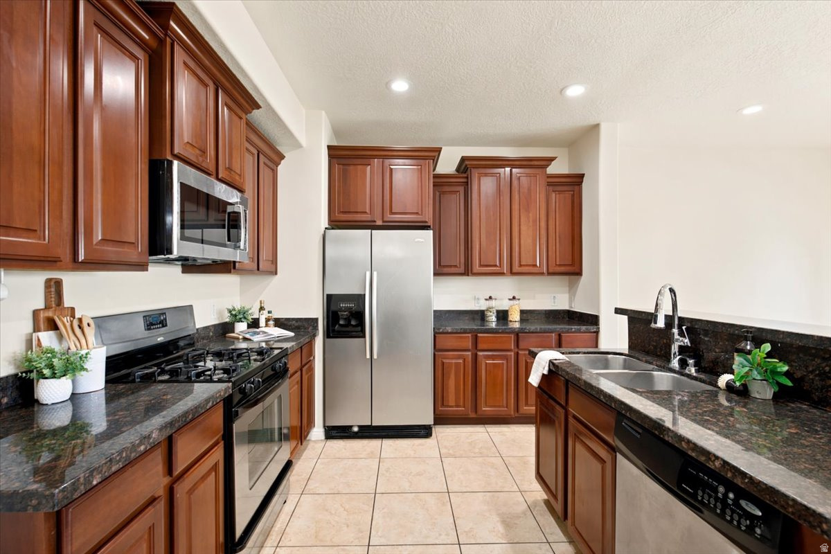 TOWNS AT IVORY HIGHLANDS - Residential