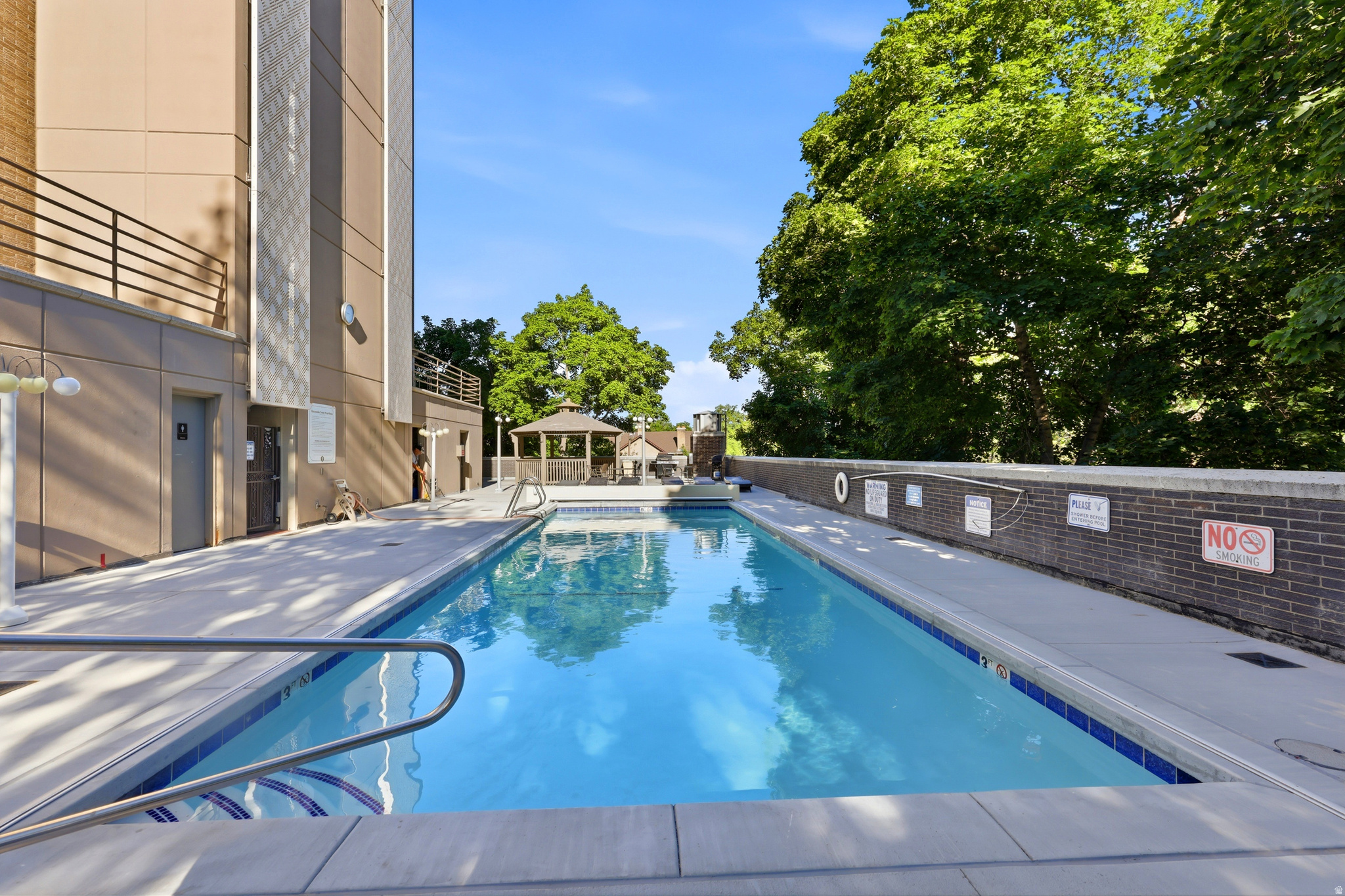 BONNEVILLE TOWER - Residential