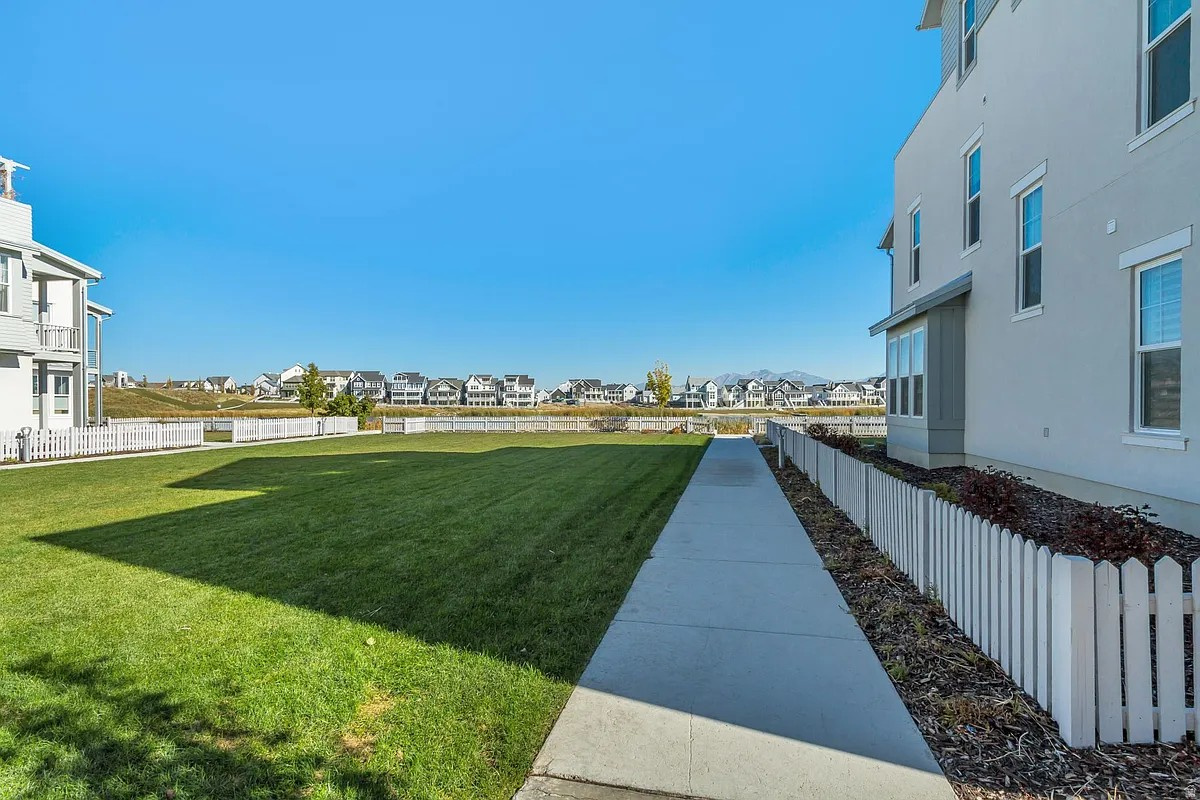 MARINA VILLAGE- DAYBREAK - Residential