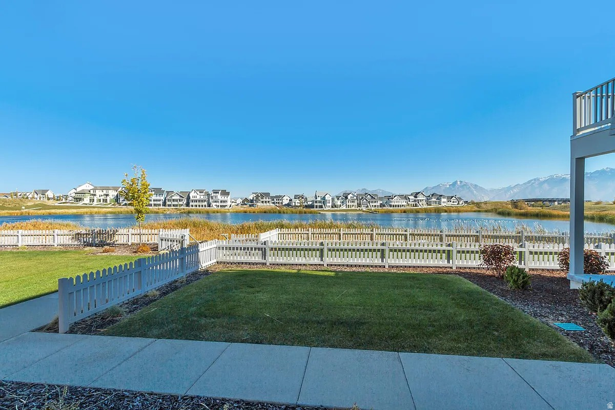 MARINA VILLAGE- DAYBREAK - Residential