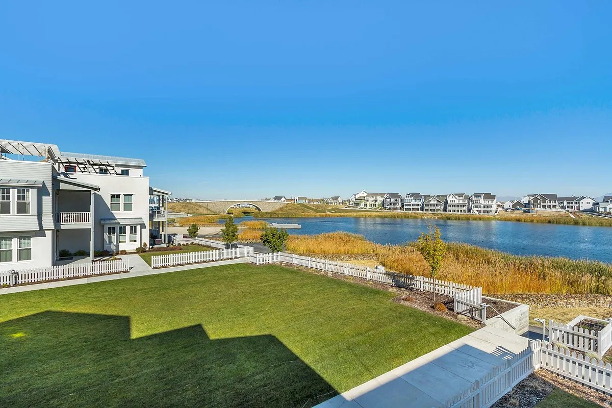 MARINA VILLAGE- DAYBREAK - Residential