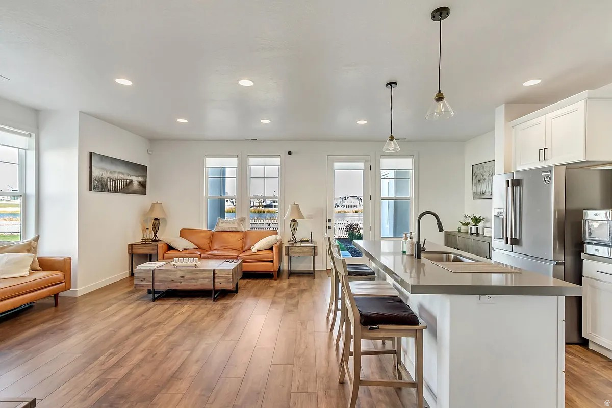 MARINA VILLAGE- DAYBREAK - Residential