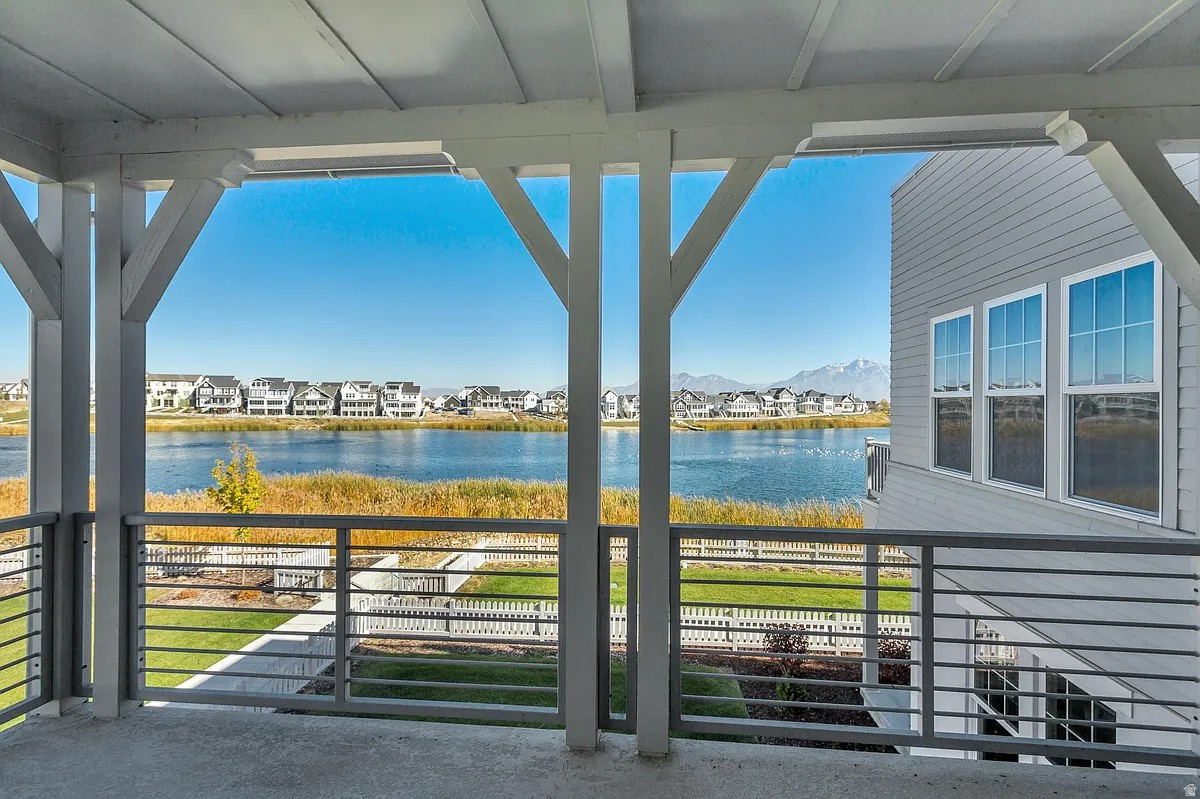MARINA VILLAGE- DAYBREAK - Residential
