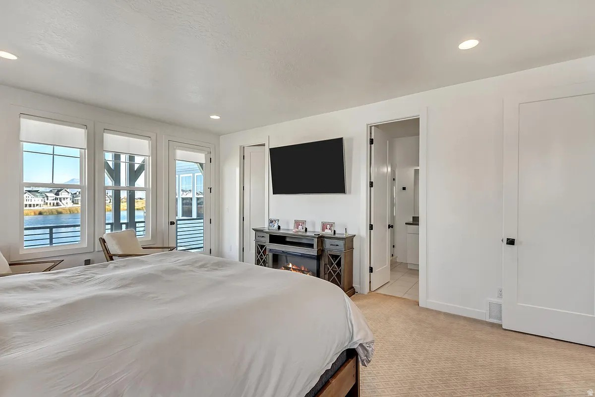 MARINA VILLAGE- DAYBREAK - Residential