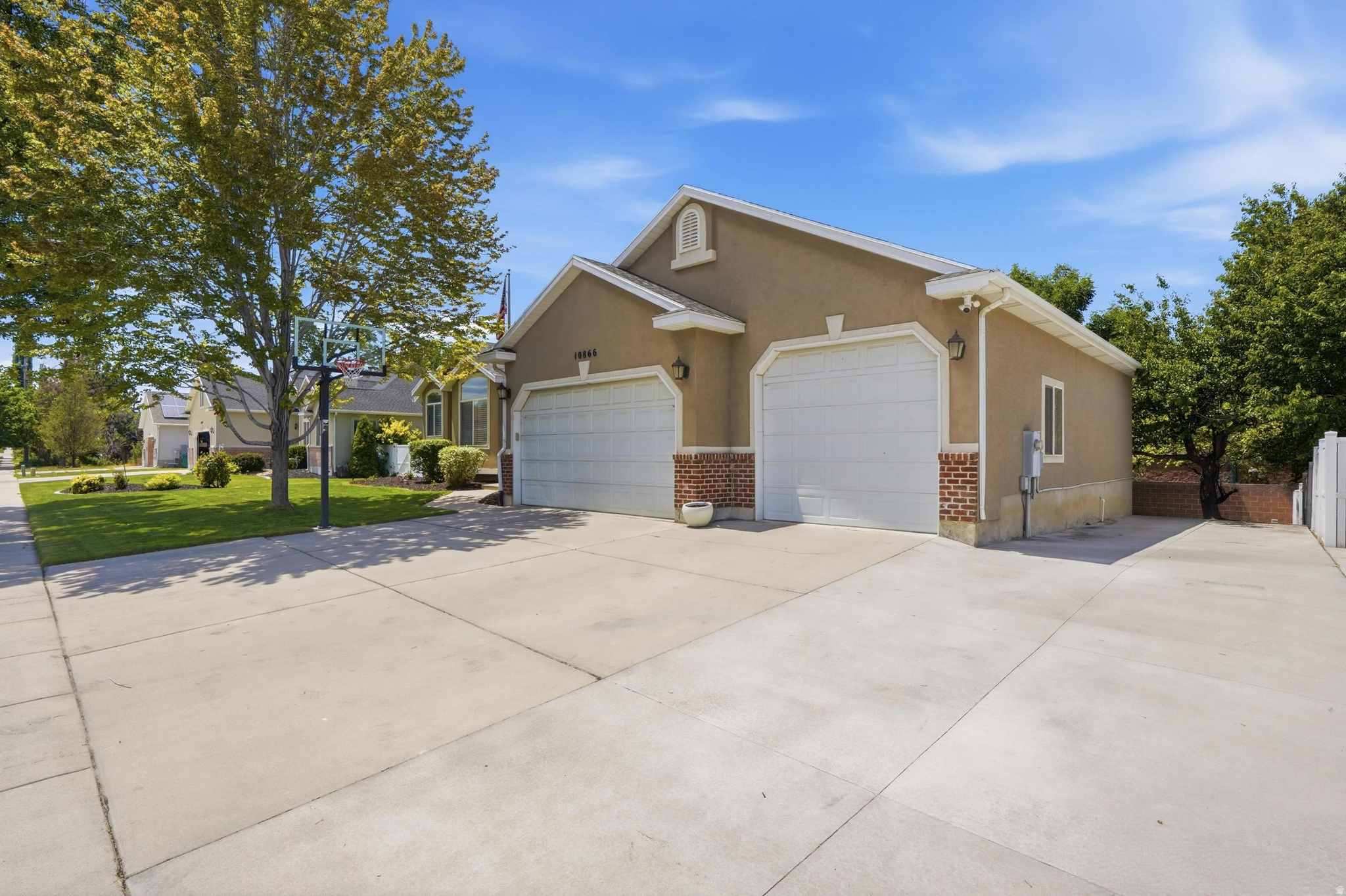 CLEAR CREEK - Residential