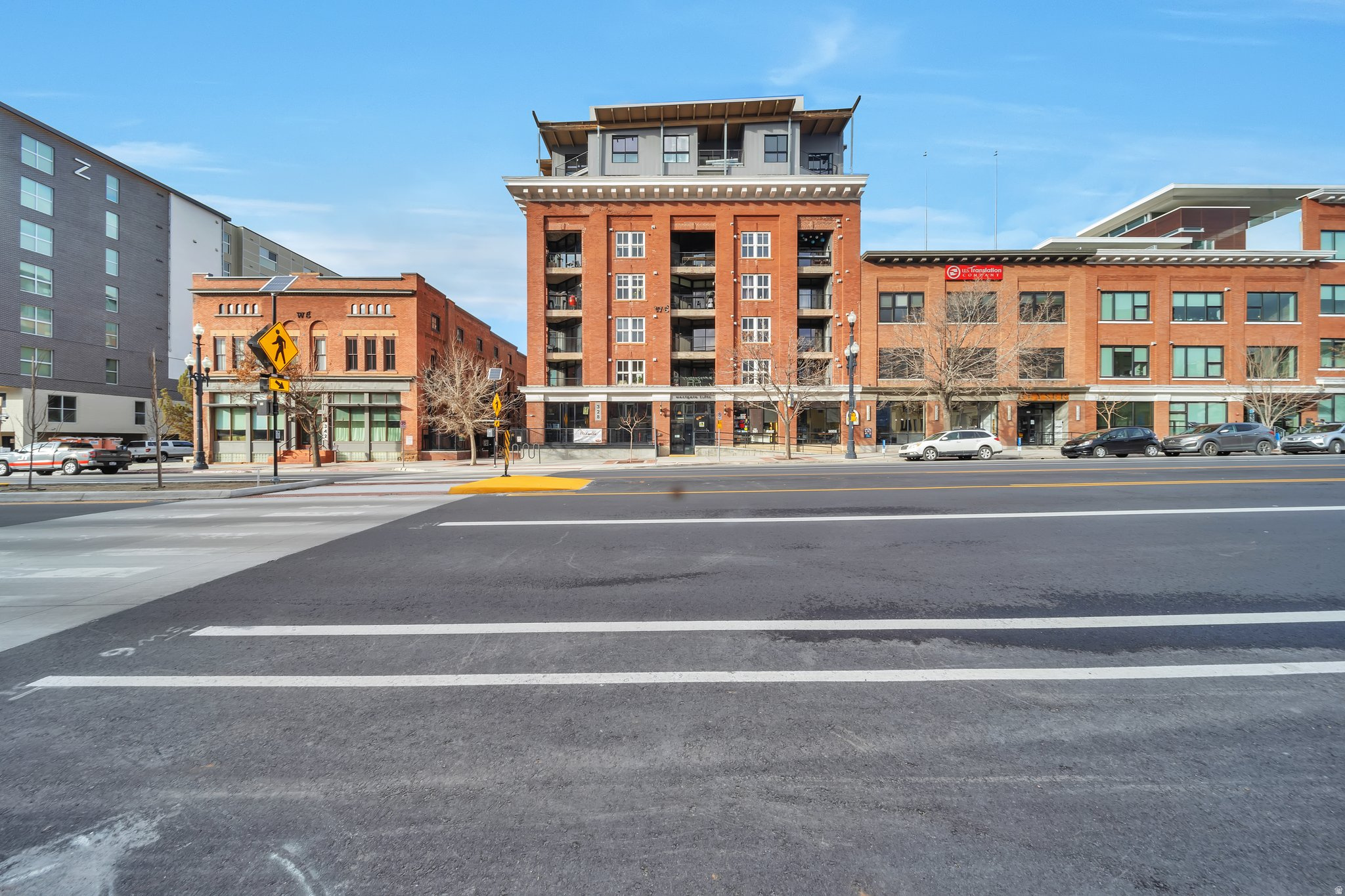 Don't miss your chance to own this charming Westgate Lofts unit in the heart of Salt Lake City's Historic Warehouse District. This unit is on the 4th floor and offers easy access to everything downtown SLC has to offer including walkability to the public transportation, Delta Center (Home of the Jazz & Mammoth), restaurants, nightlife, shopping, parks, and much more.
